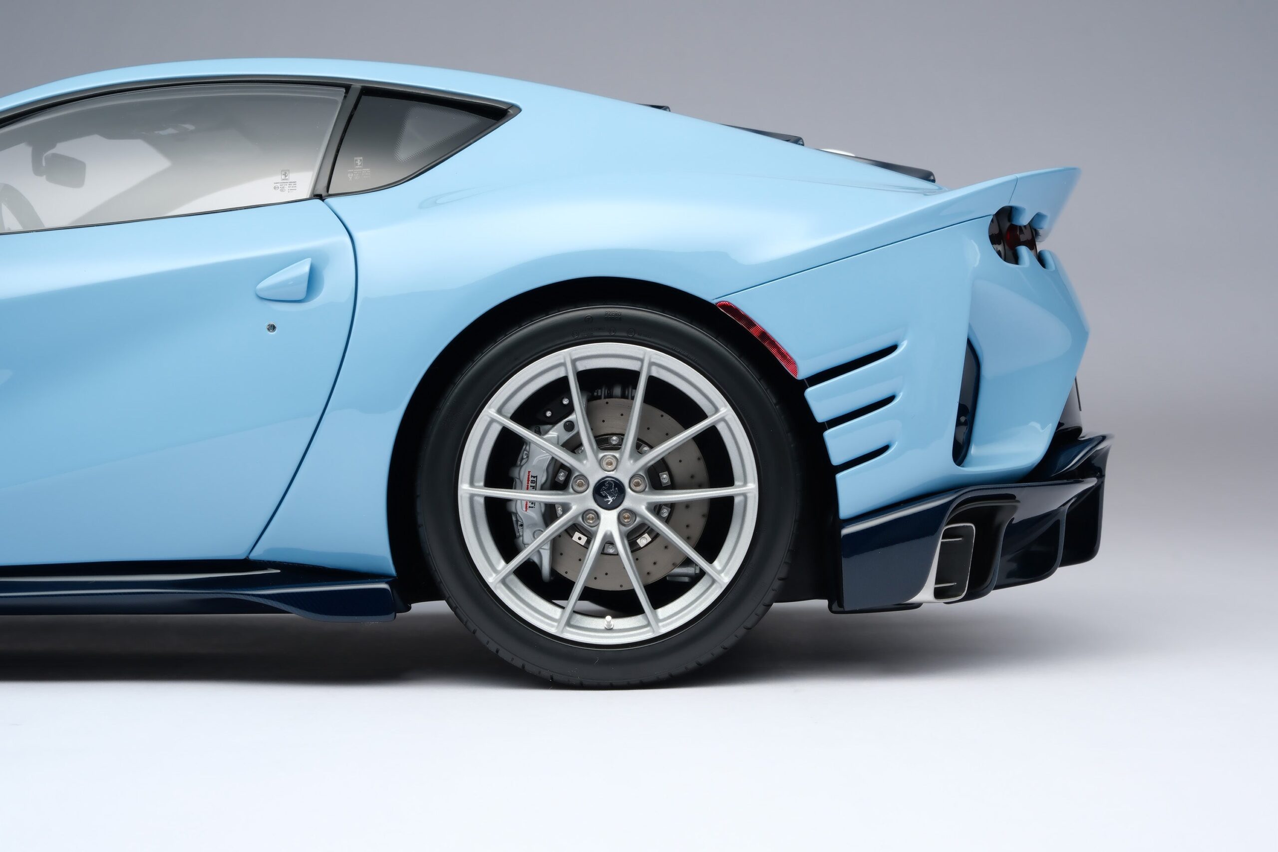 Amalgam Ferrari 812 Competizione & Competizione A Tailor Made | 1:8 - Image 12