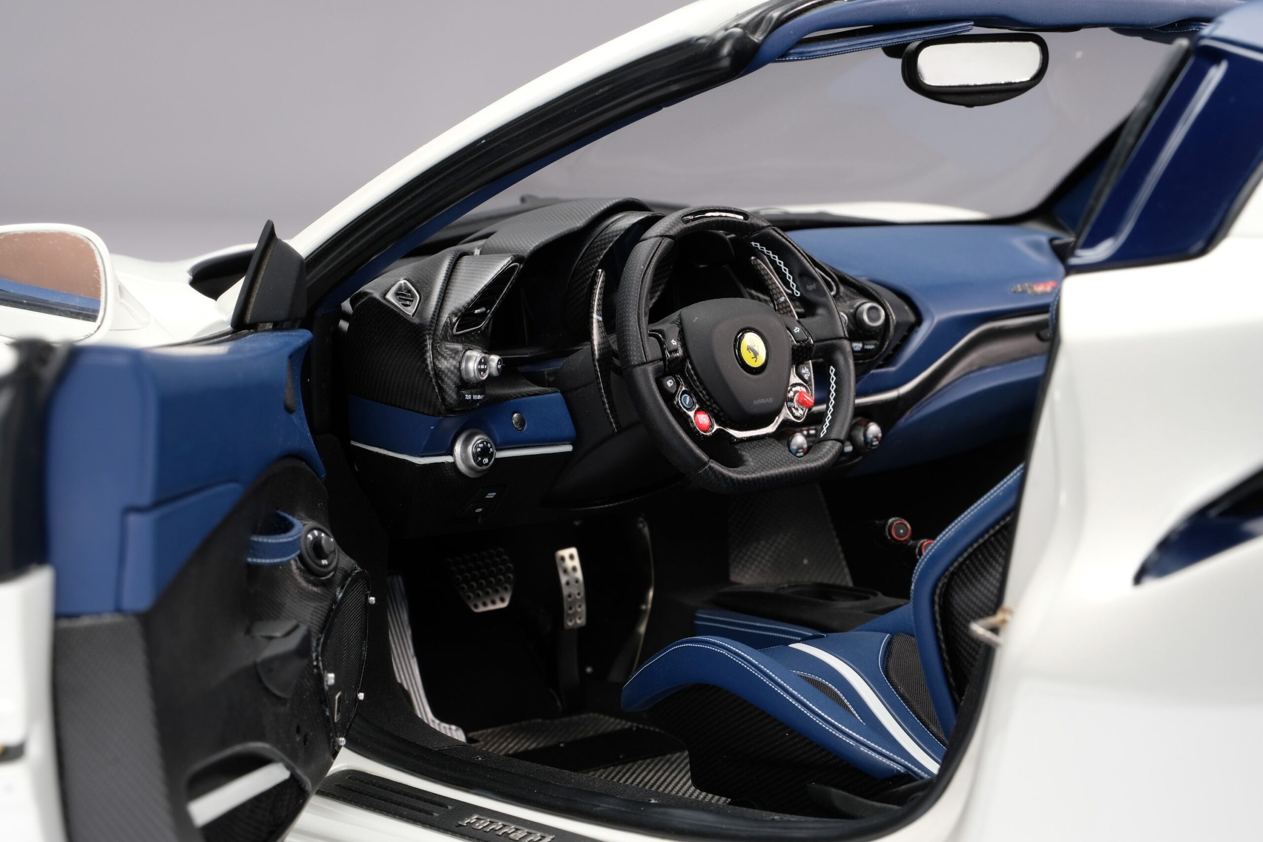 Amalgam Ferrari 488 Pista Spider (2018) - Blau | 1:8 - 画像30