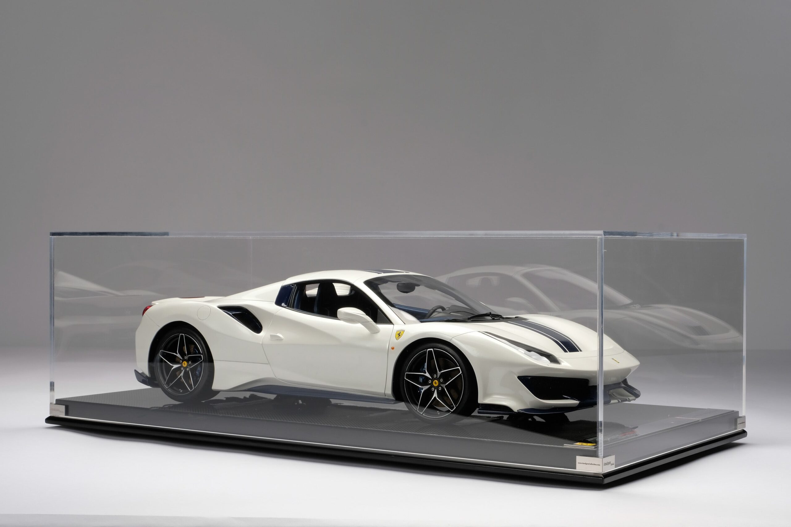 Amalgam Ferrari 488 Pista Spider (2018) - Blau | 1:8 - 画像35