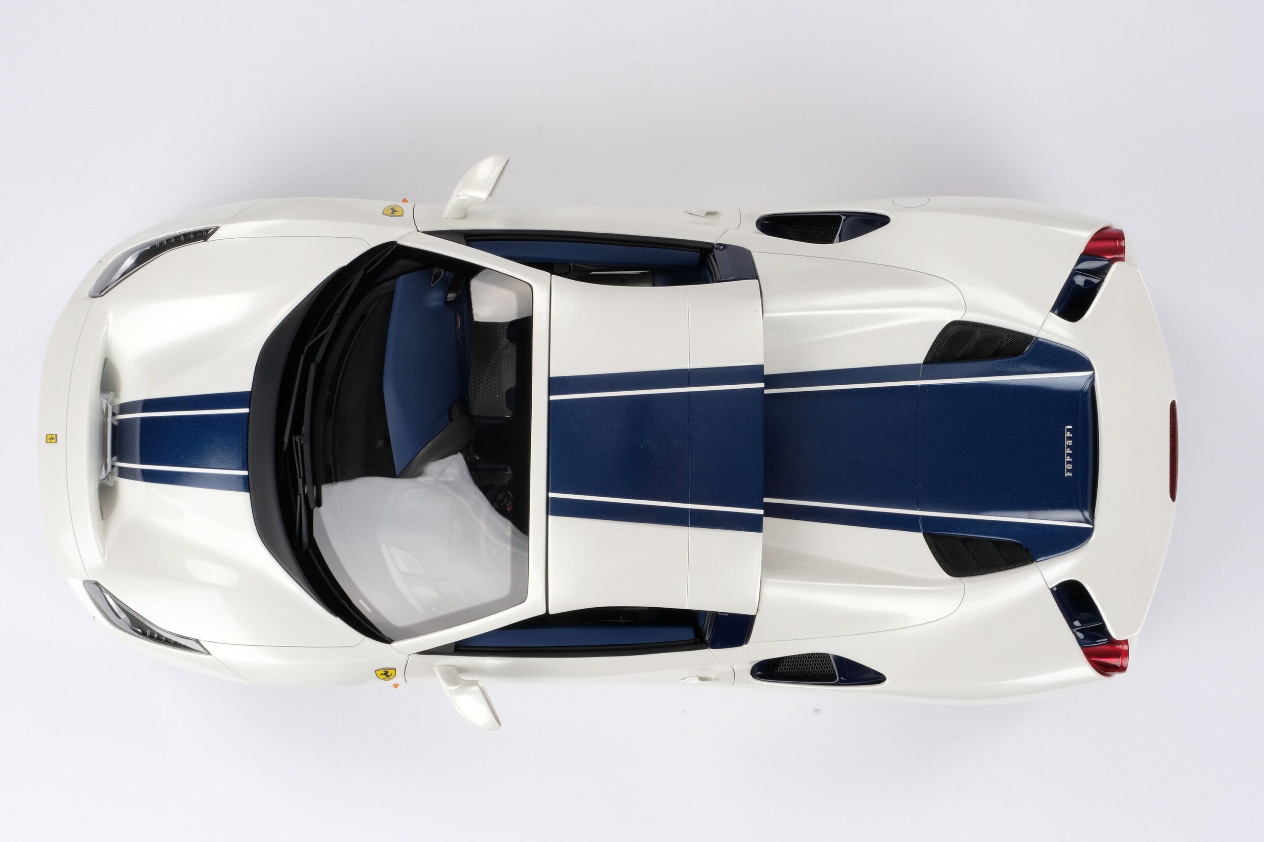 Amalgam Ferrari 488 Pista Spider (2018) - Blau | 1:8 - 画像36