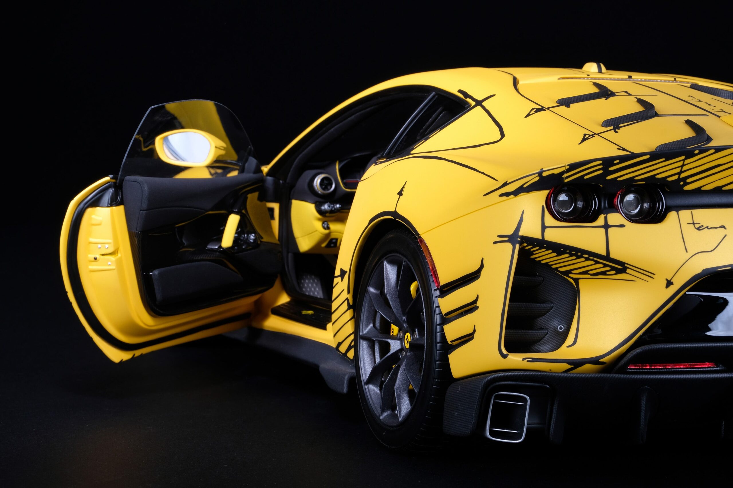 Amalgam Ferrari 812 Competizione & Competizione A Tailor Made | 1:8 - Image 6
