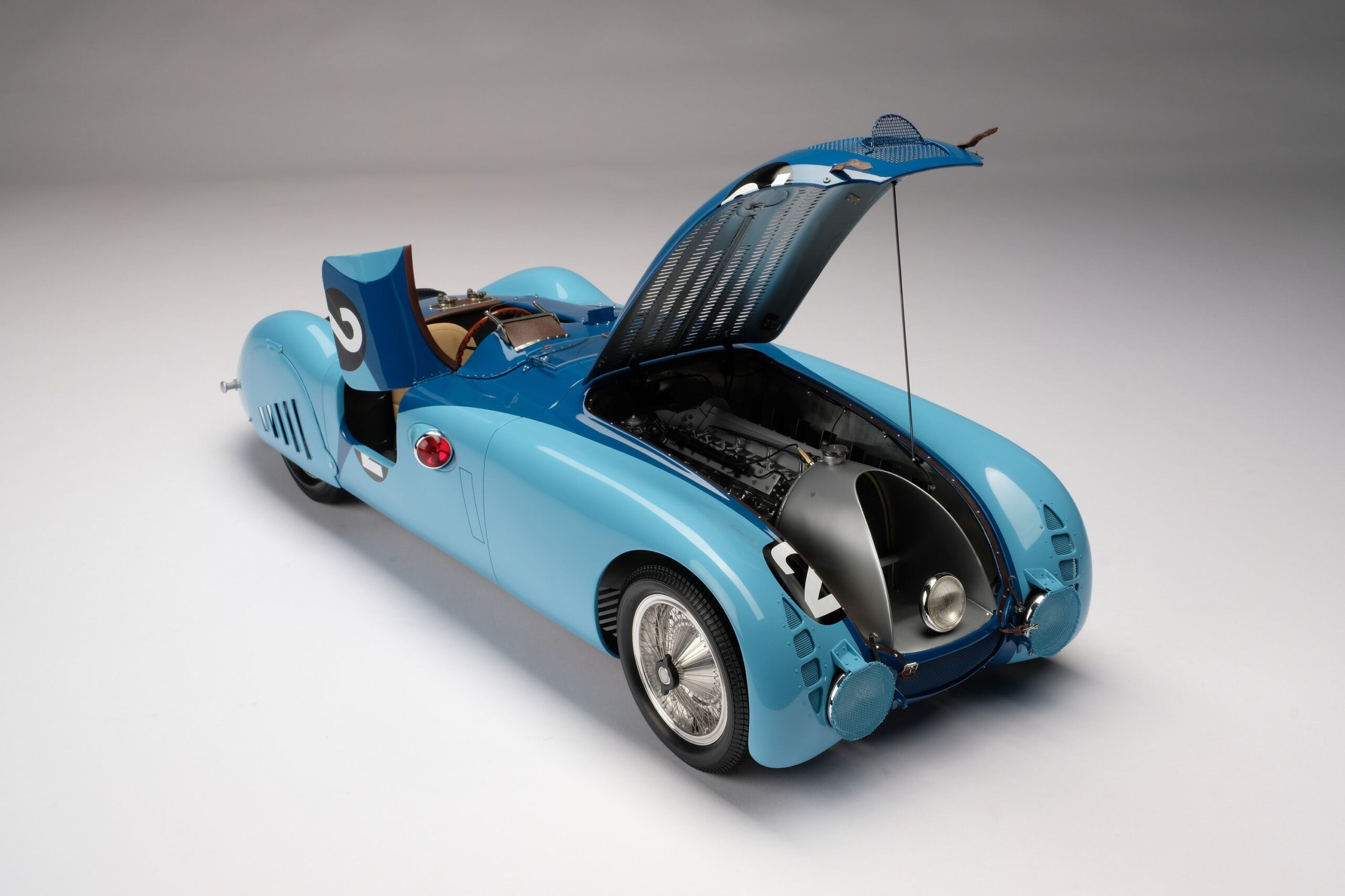 Amalgam Bugatti Type 57G "Tank" 1937 Le Mans Winner - Blau | 1:8 – Bild 12