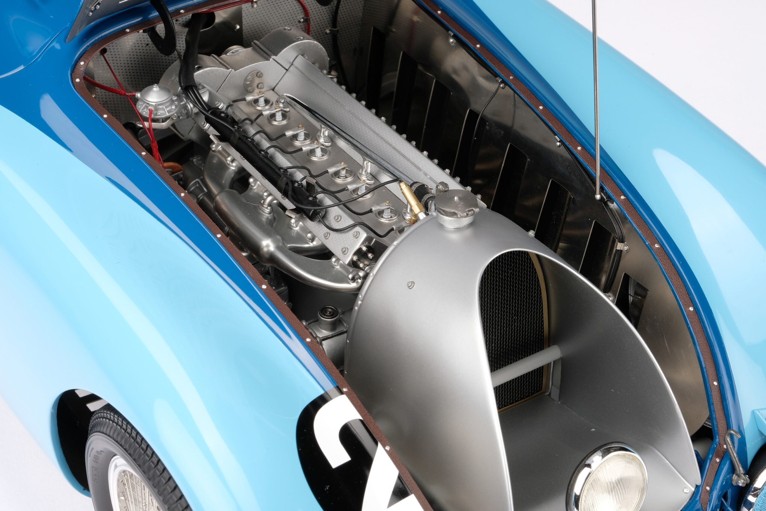 Amalgam Bugatti Type 57G "Tank" 1937 Le Mans Winner - Blau | 1:8 – Bild 7