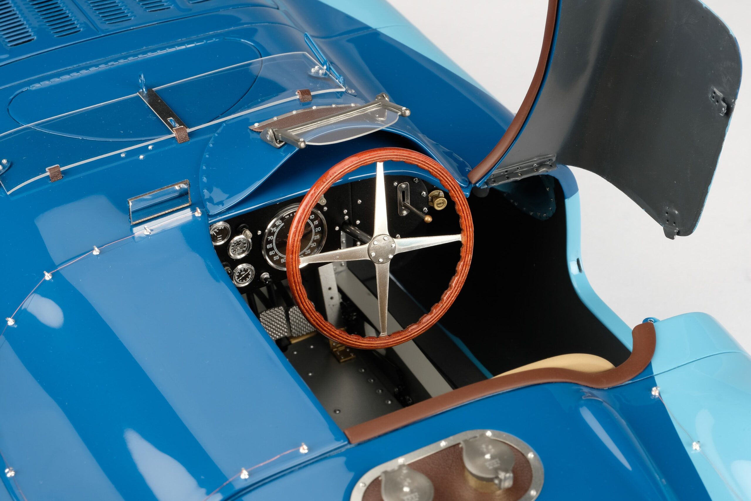 Amalgam Bugatti Type 57G "Tank" 1937 Le Mans Winner - Blau | 1:8 – Bild 22