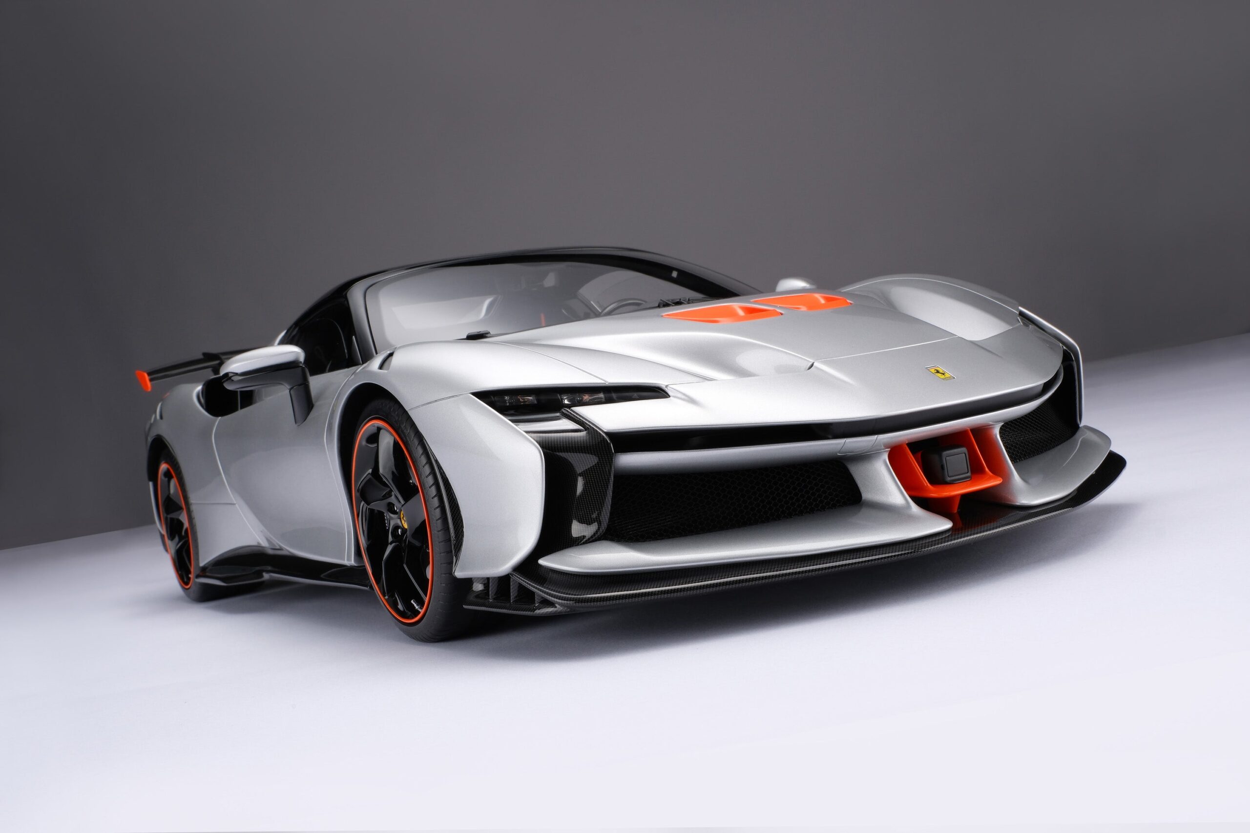 Amalgam Ferrari SF90 XX Spider - Silber | 1:8 - Imagen 17