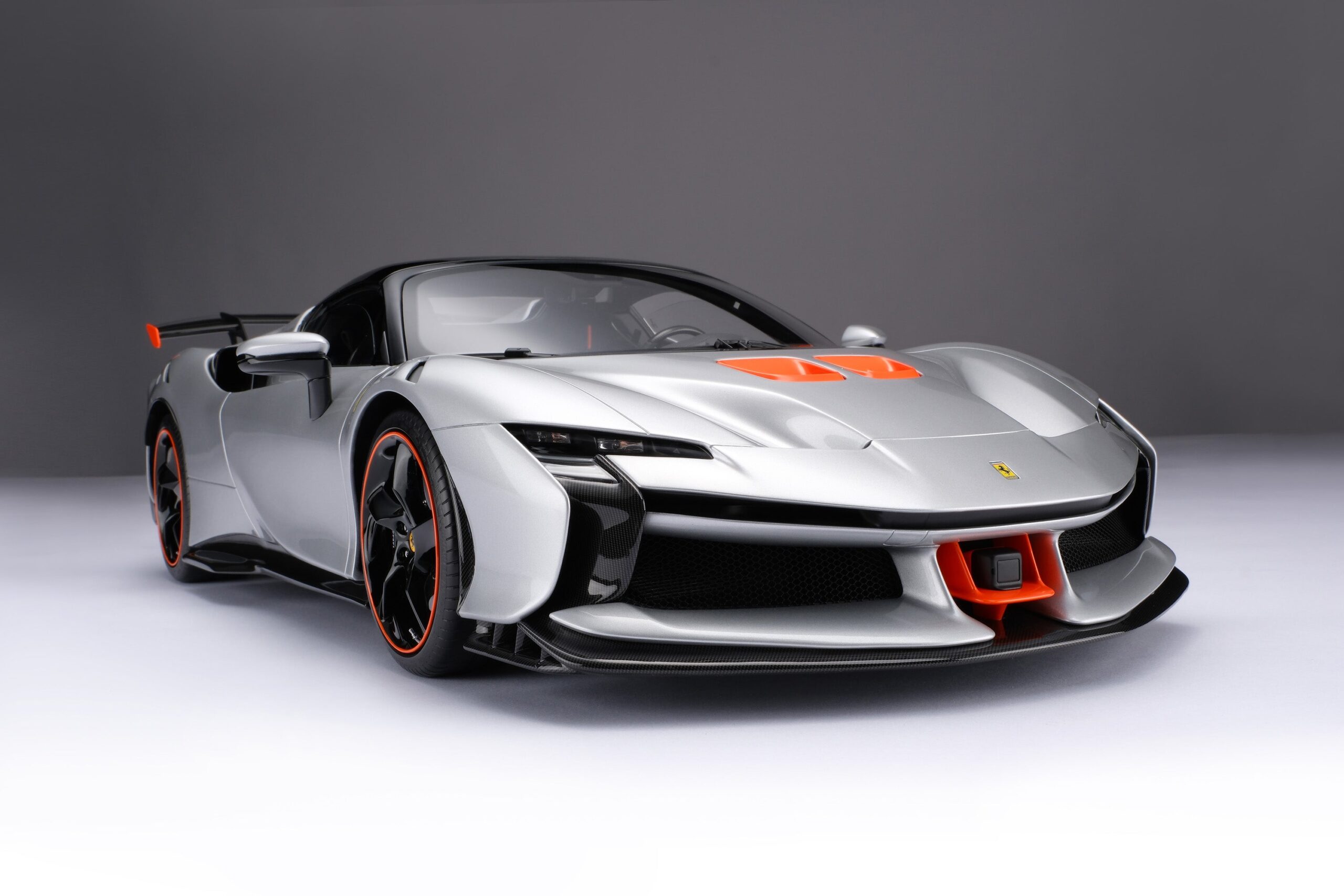 Amalgam Ferrari SF90 XX Spider - Silber | 1:8 - Imagen 5