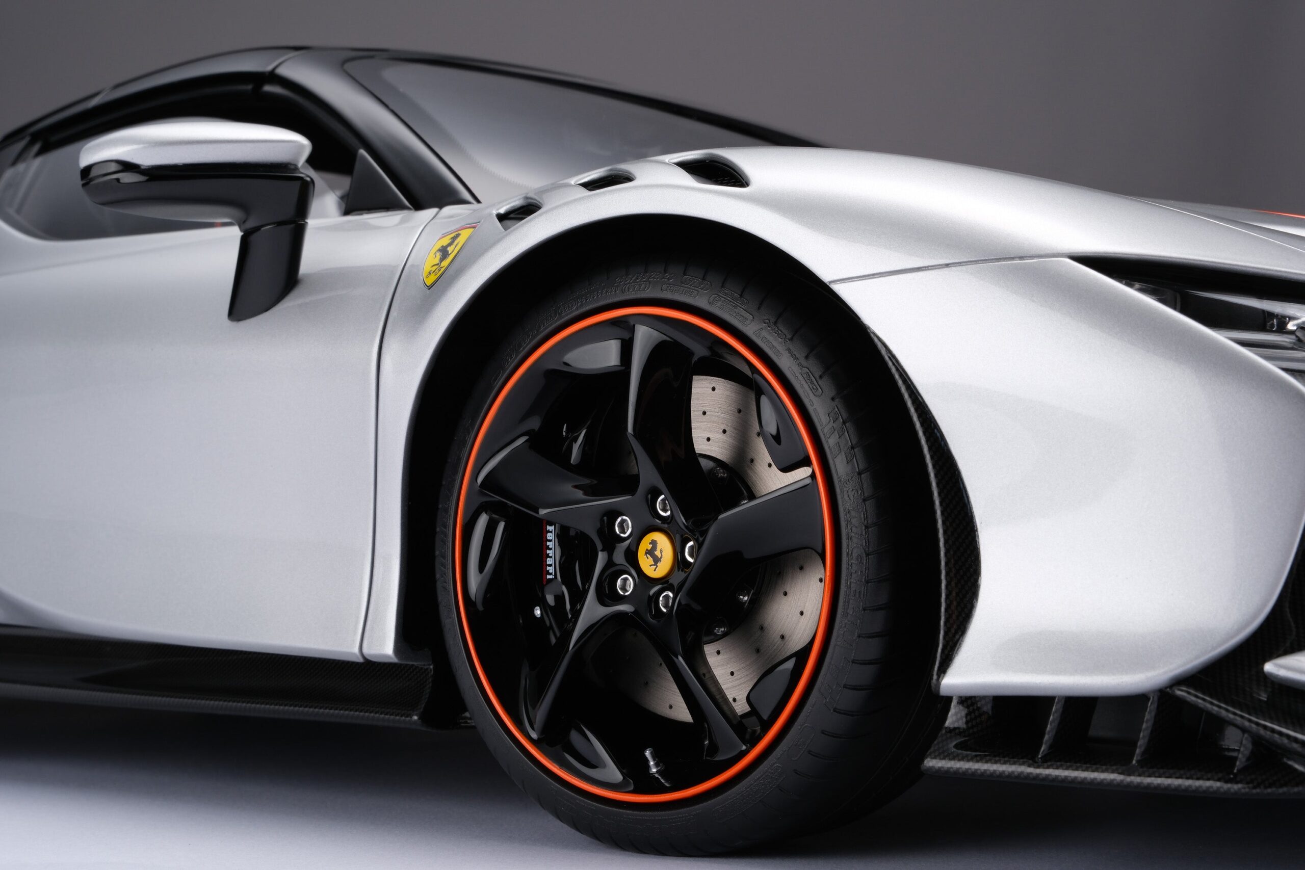 Amalgam Ferrari SF90 XX Spider - Silber | 1:8 - Imagen 23