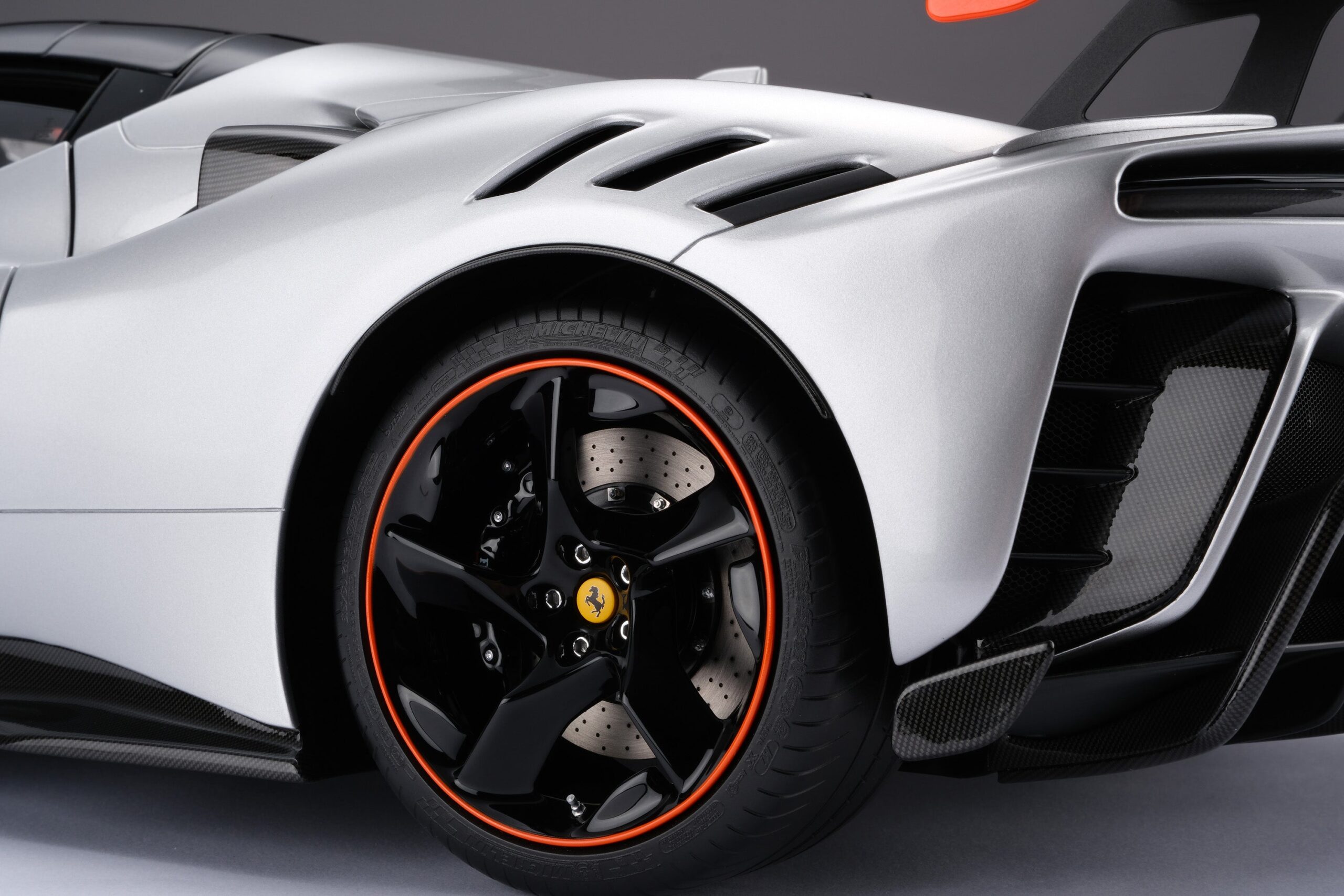 Amalgam Ferrari SF90 XX Spider - Silber | 1:8 - Imagen 27