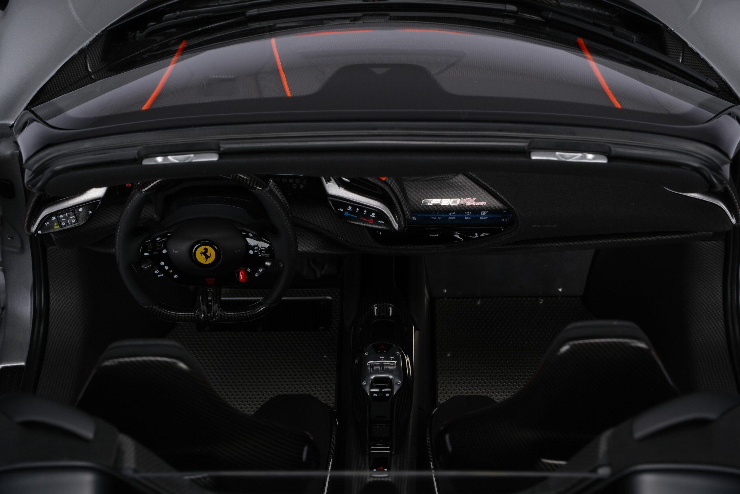 Amalgam Ferrari SF90 XX Spider - Silber | 1:8 - Imagen 13
