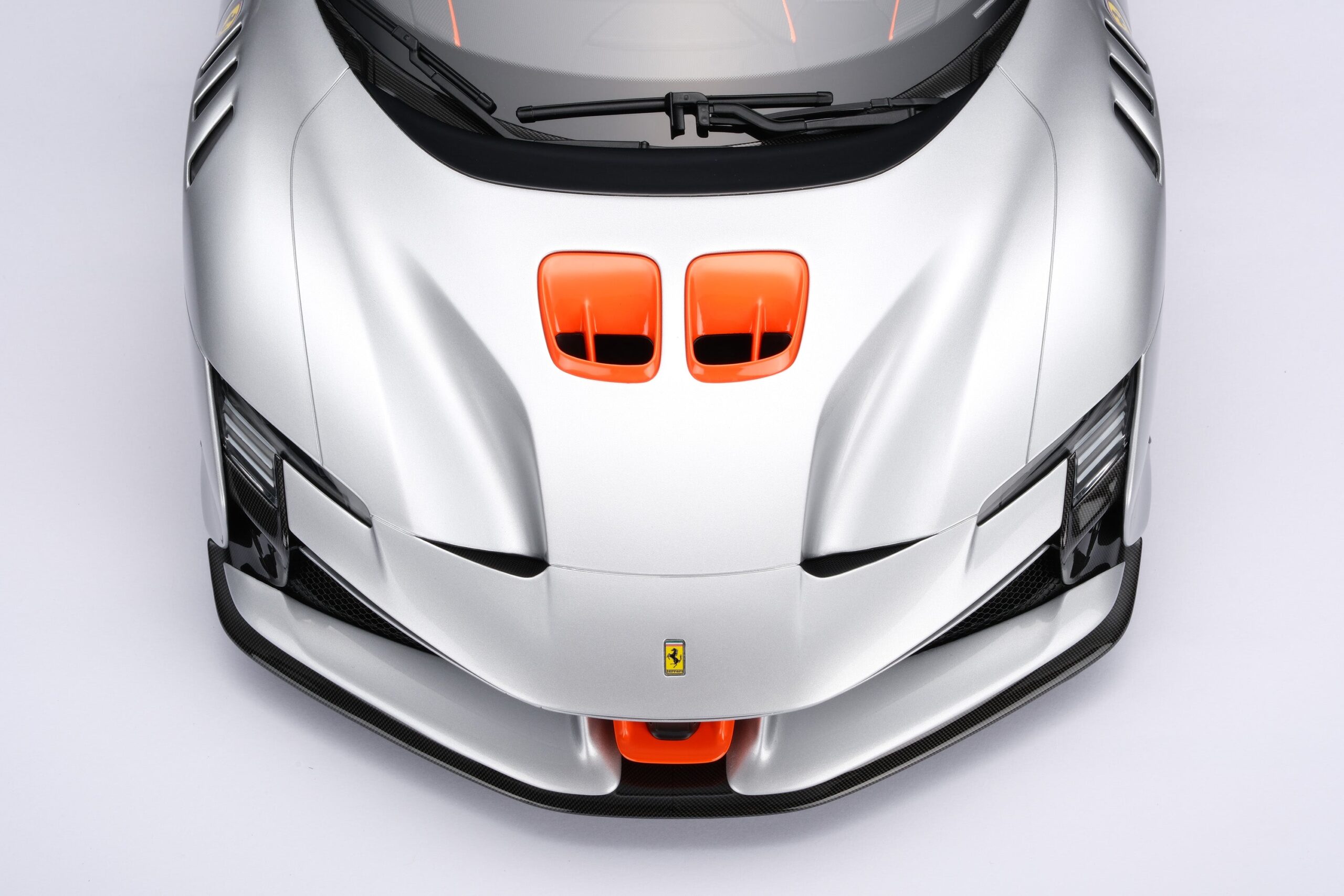Amalgam Ferrari SF90 XX Spider - Silber | 1:8 - Imagen 12