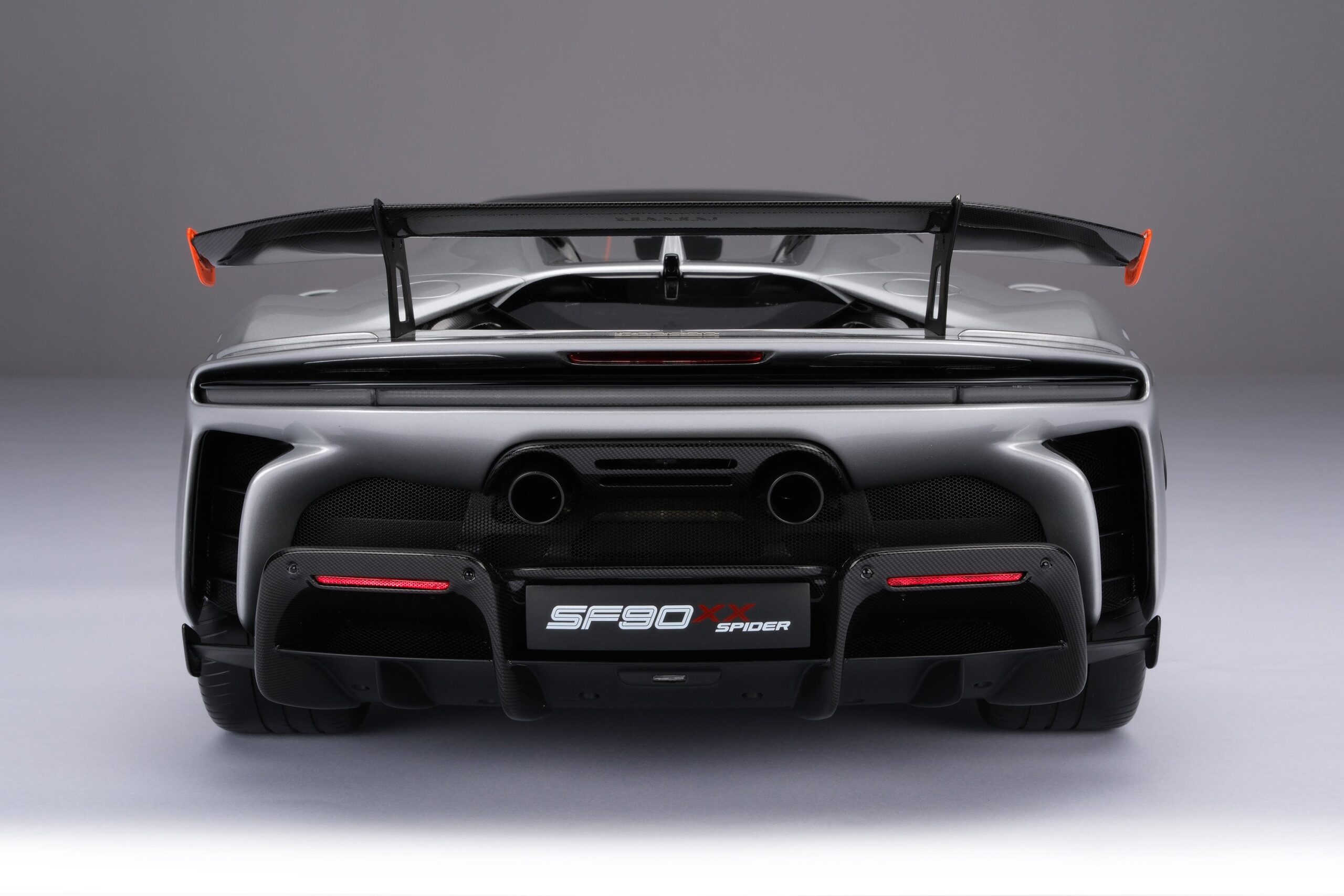 Amalgam Ferrari SF90 XX Spider - Silber | 1:8 - Imagen 8