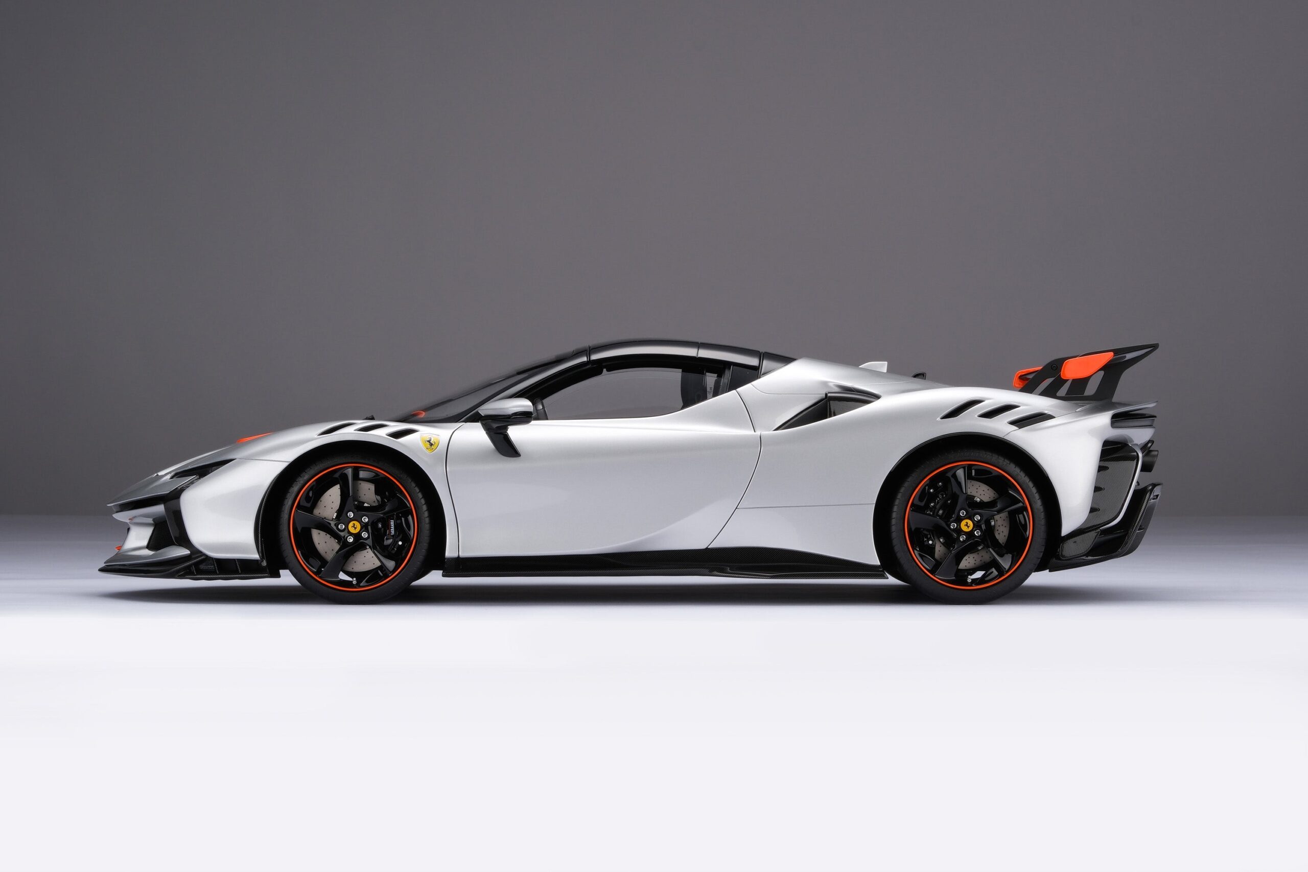 Amalgam Ferrari SF90 XX Spider - Silber | 1:8 - Imagen 9