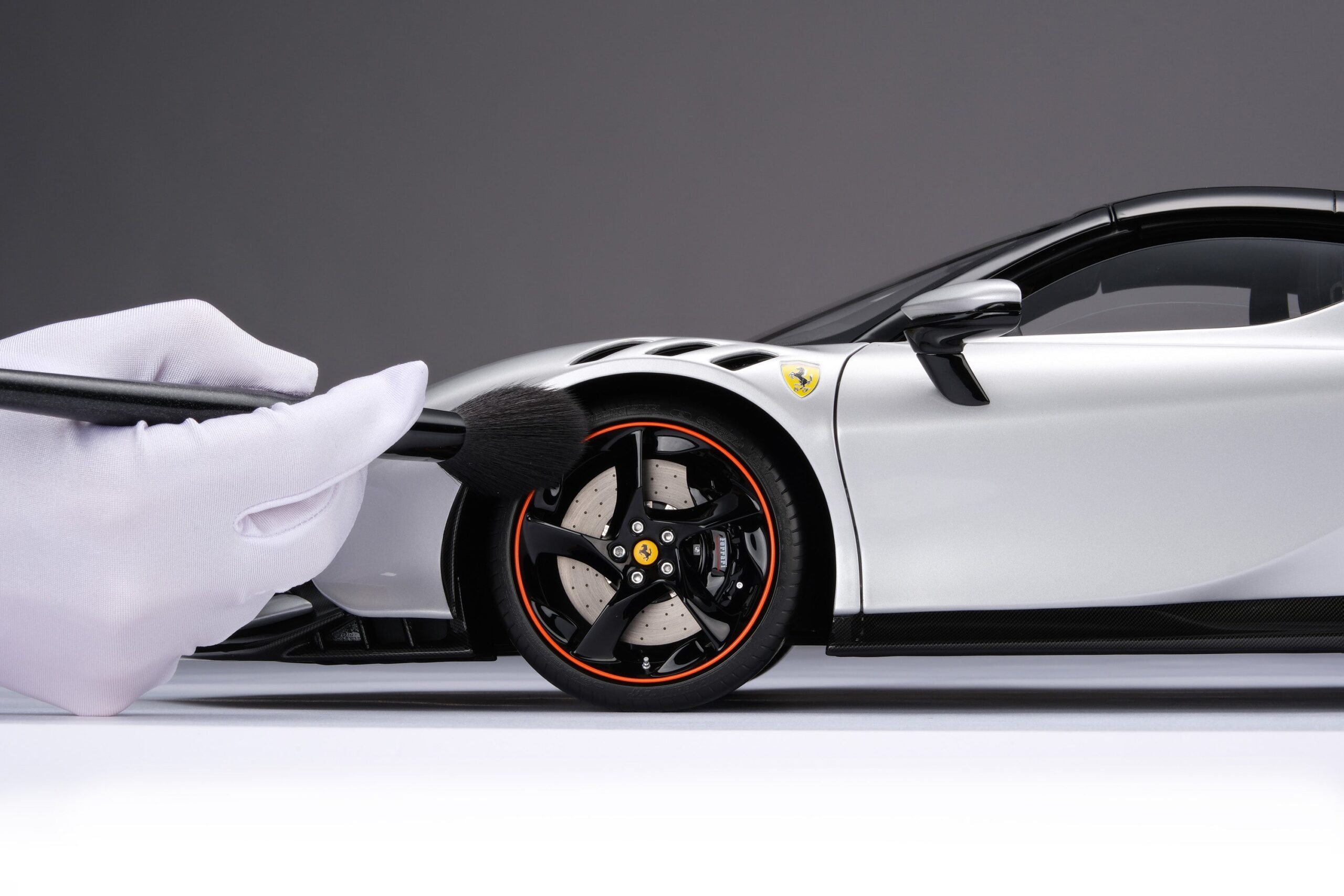 Amalgam Ferrari SF90 XX Spider - Silber | 1:8 - Imagen 16
