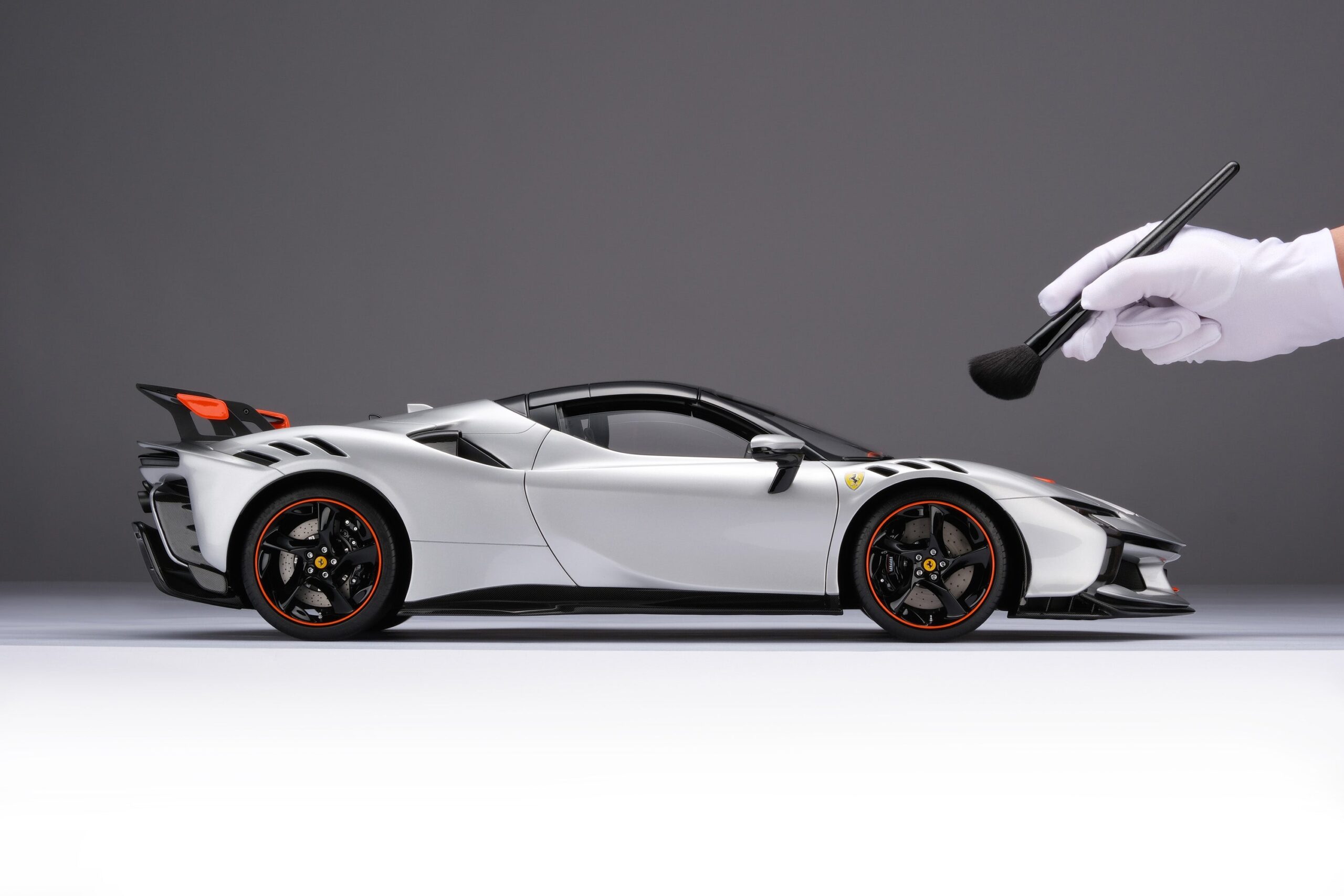 Amalgam Ferrari SF90 XX Spider - Silber | 1:8 - Imagen 4