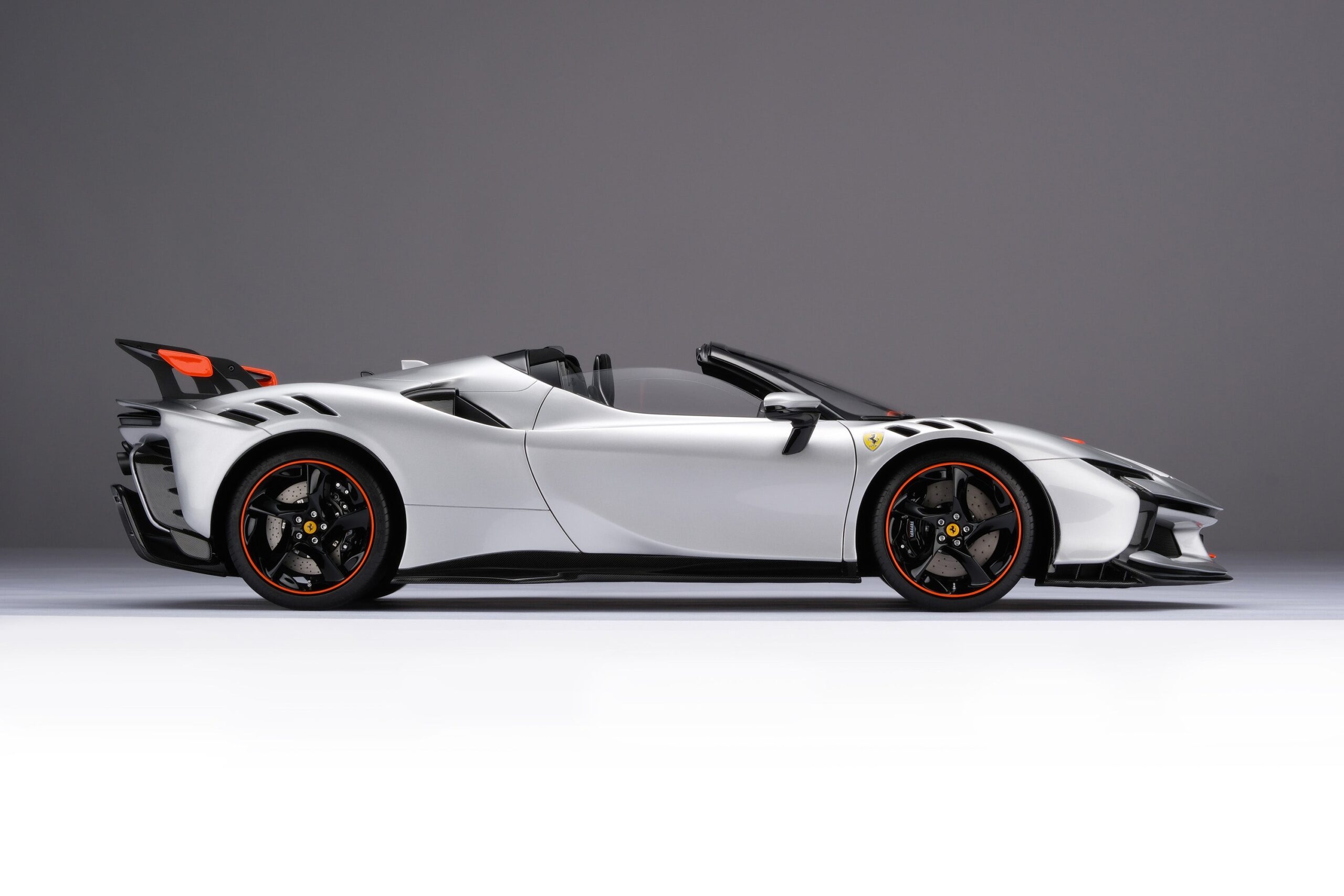 Amalgam Ferrari SF90 XX Spider - Silber | 1:8 - Imagen 7