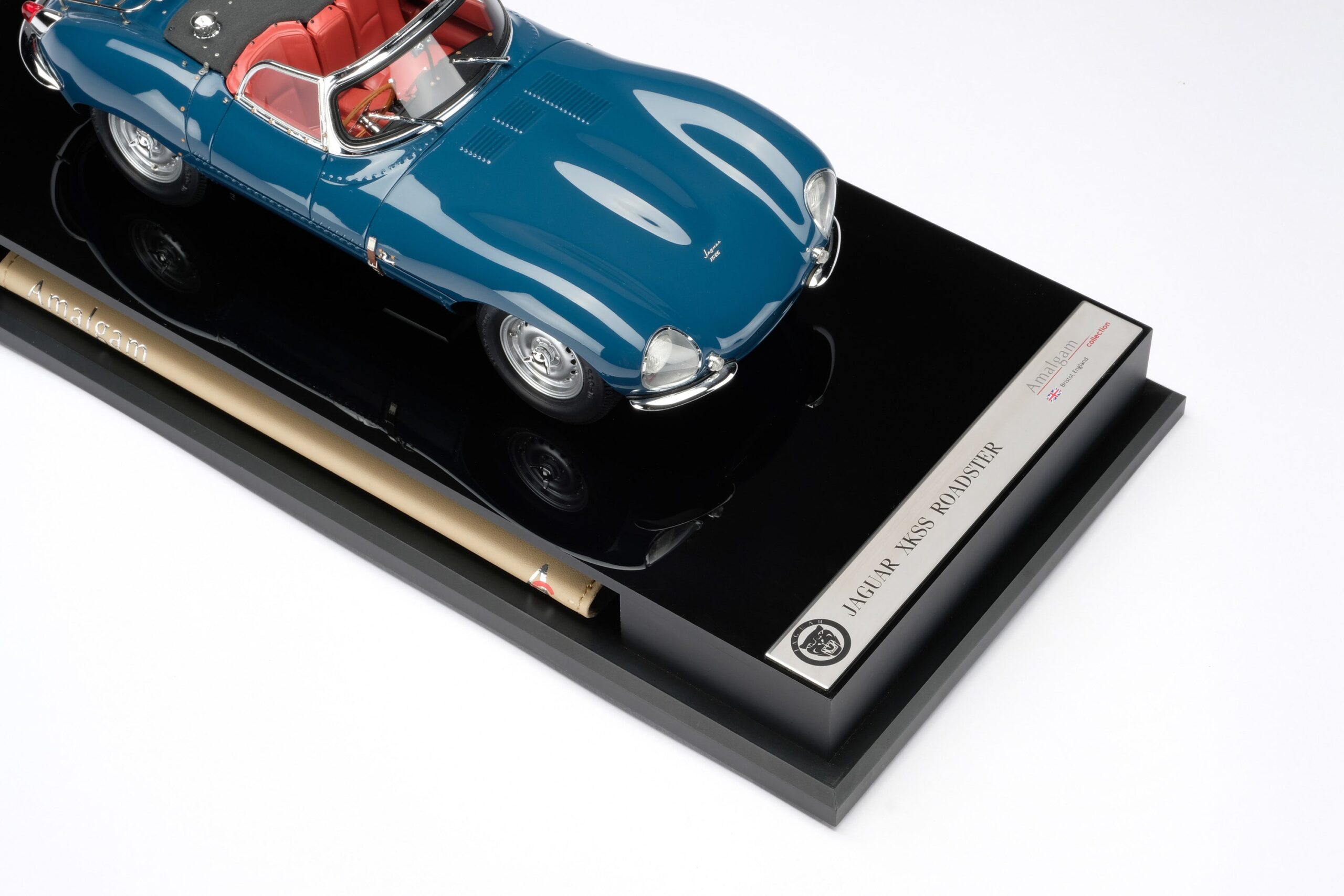 Amalgam Jaguar XKSS - Blau | 1:18 – Bild 13