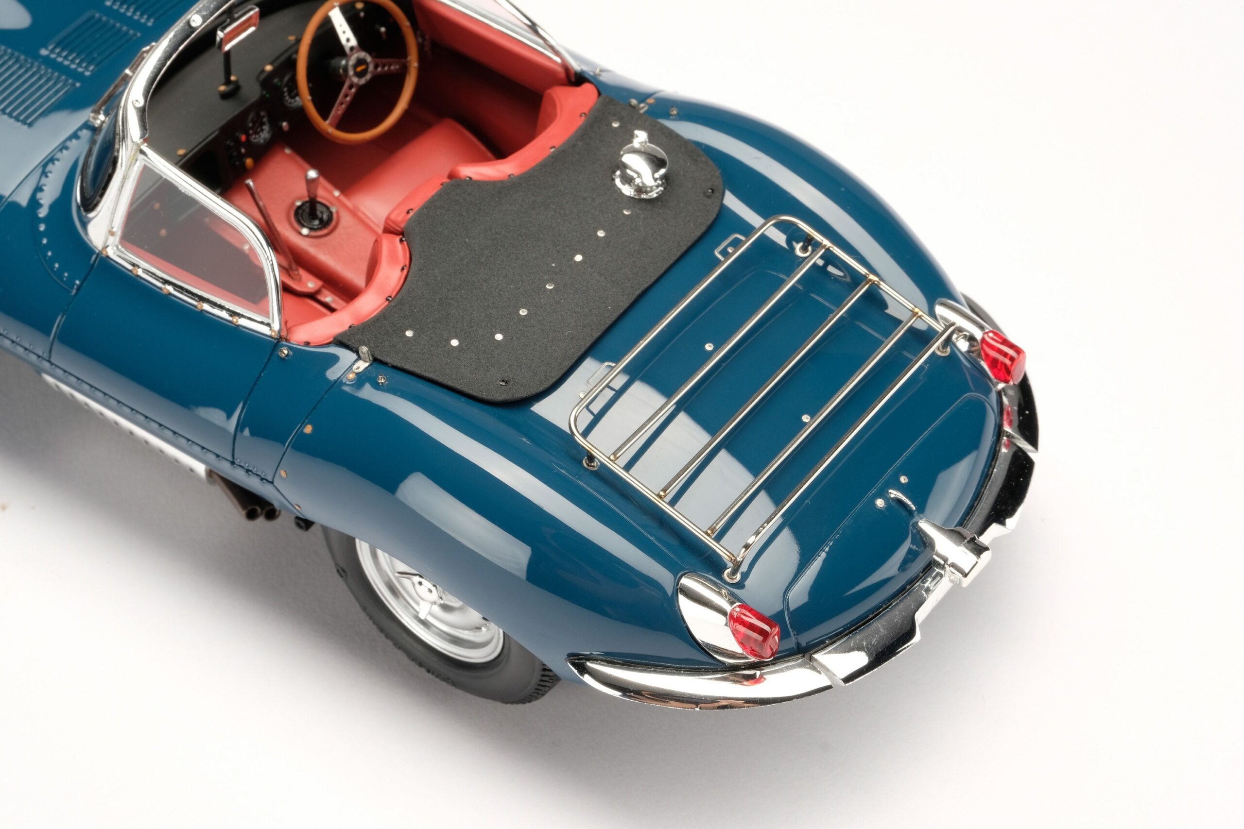 Amalgam Jaguar XKSS - Blau | 1:18 – Bild 10