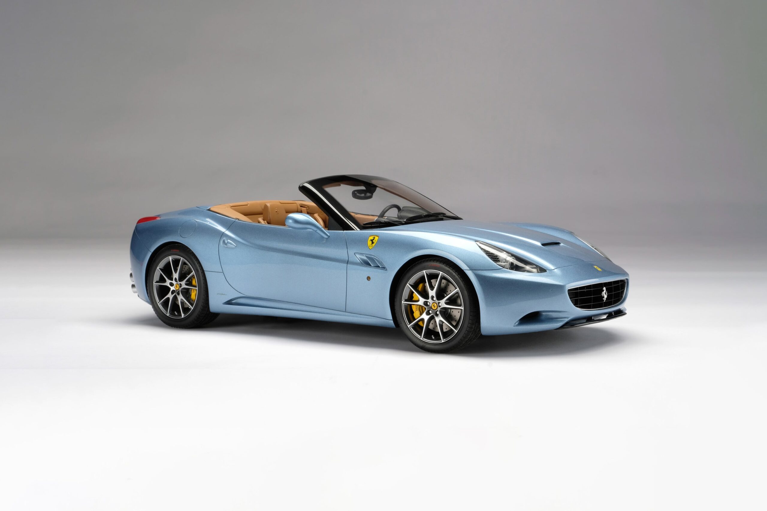Amalgam Ferrari California (2008) - Rot, Blau | 1:8 - 画像32
