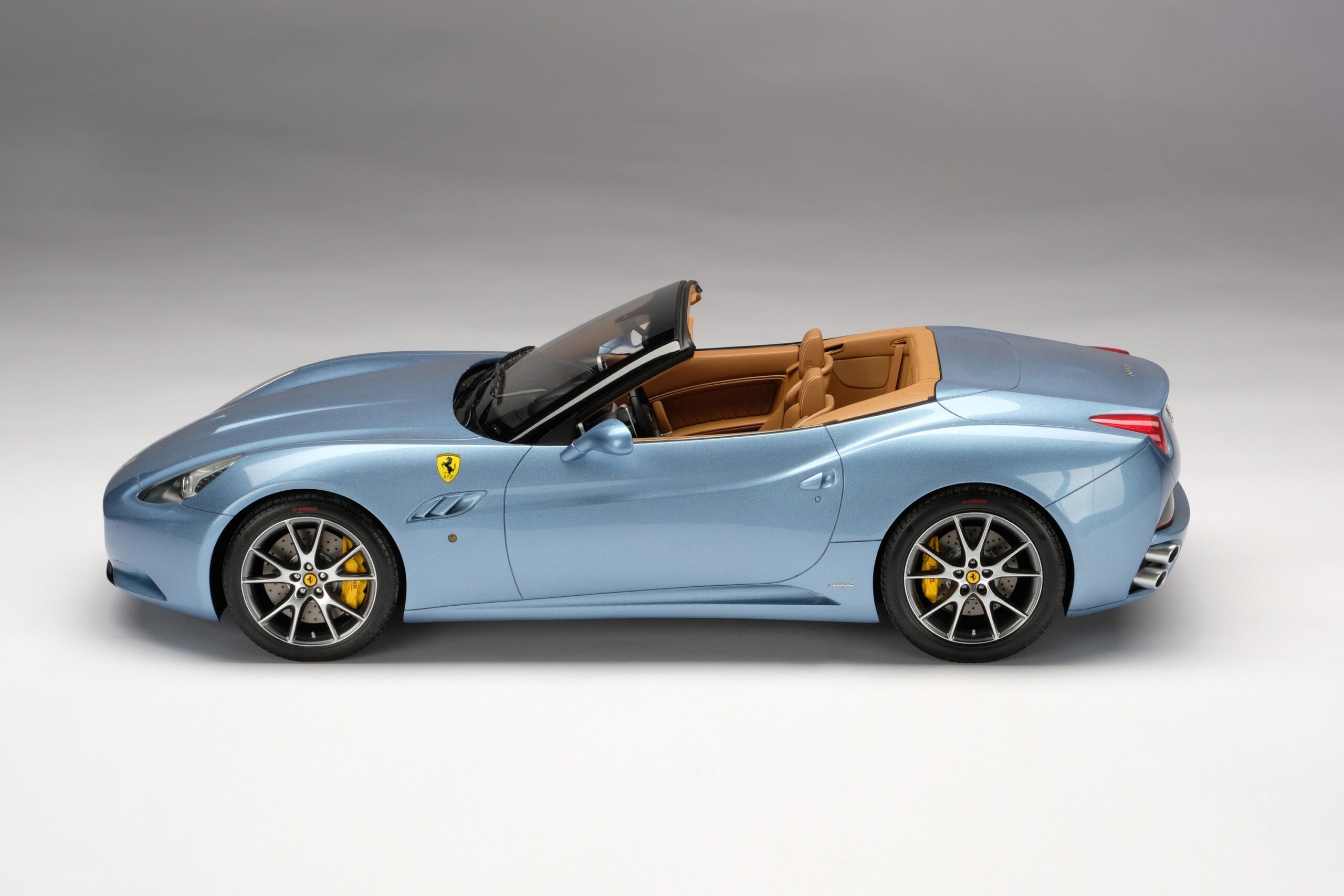 Amalgam Ferrari California (2008) - Rot, Blau | 1:8 - 画像41