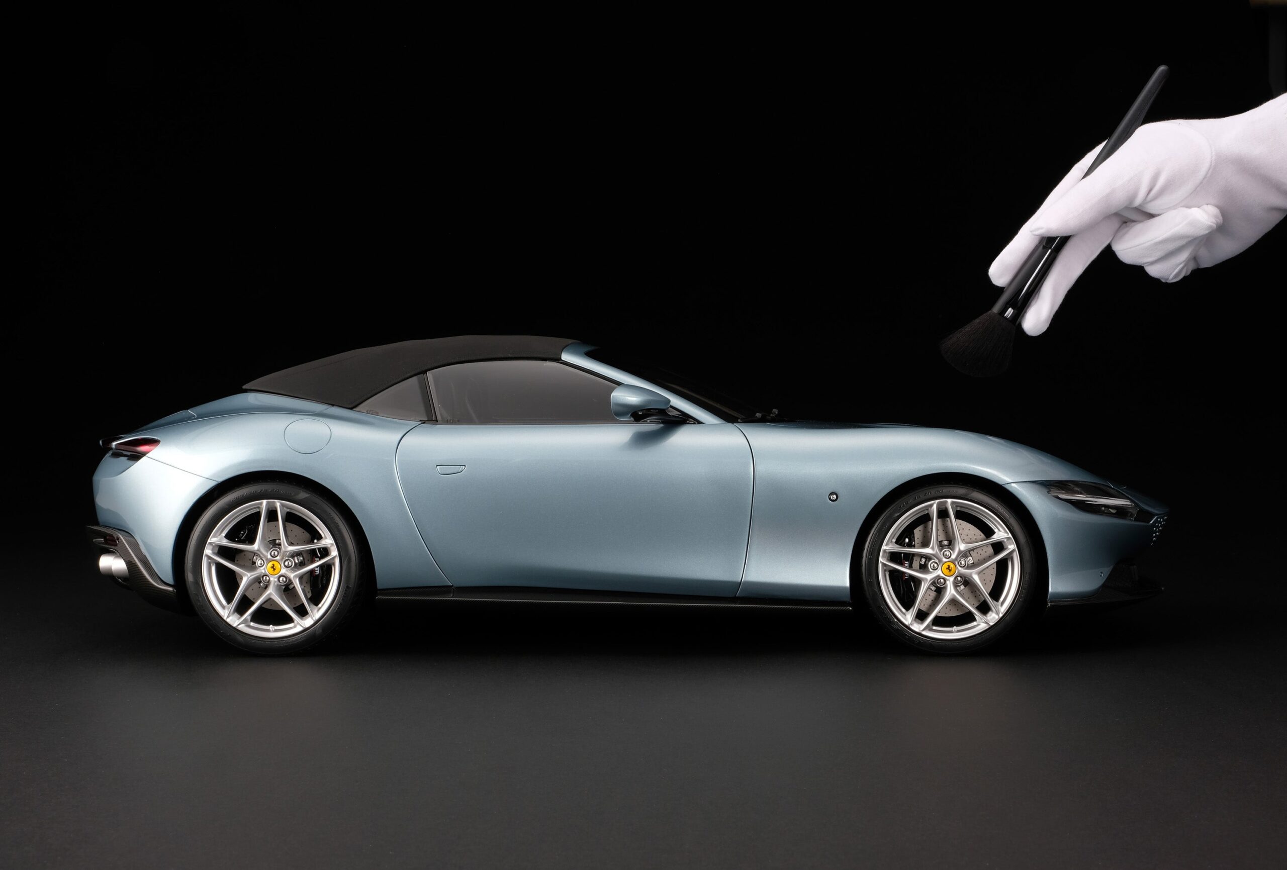Amalgam Ferrari Roma Spider - Hellblau | 1:8 - Image 3