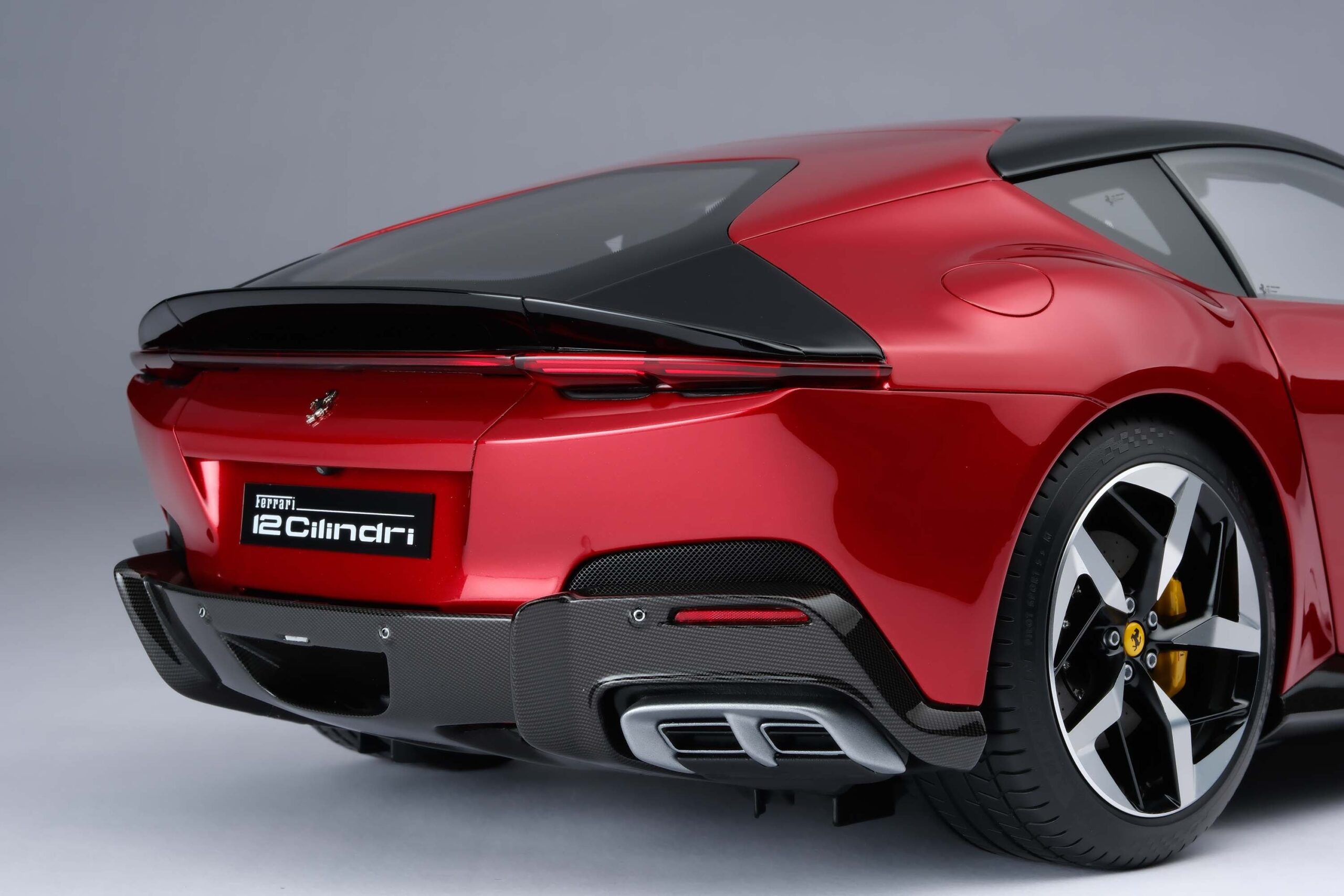 Amalgam Ferrari 12Cilindri - Rot | 1:8 - Image 26