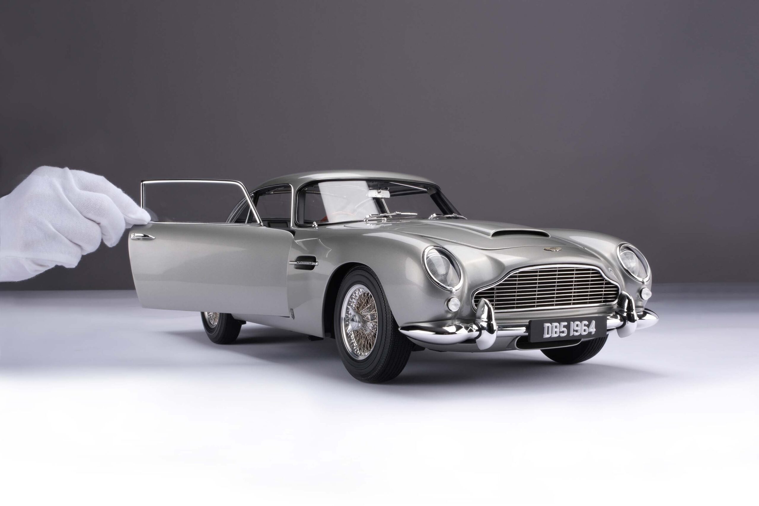 Amalgam Aston Martin DB5 Vantage (1964) - Silber | 1:8 - Image 21