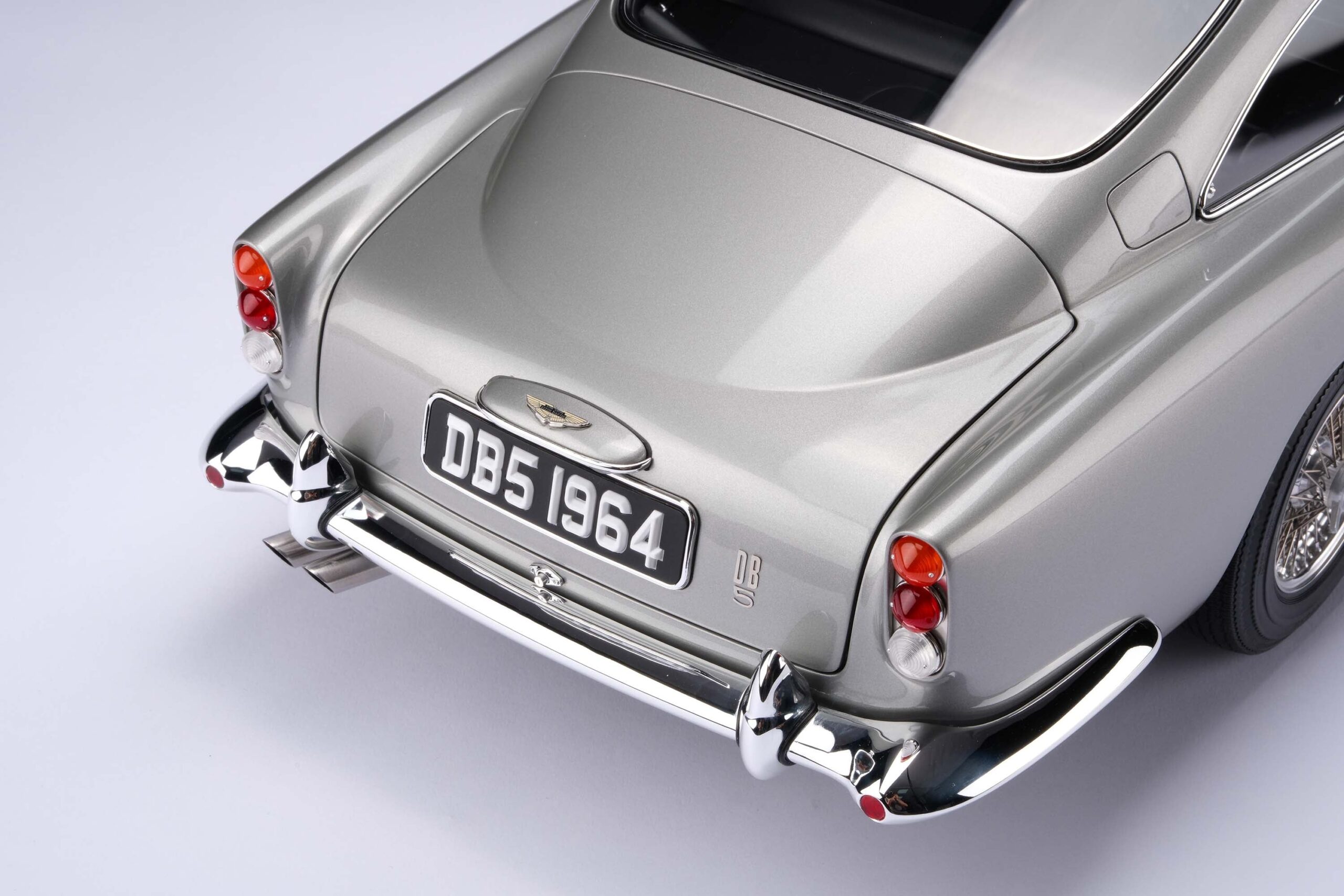 Amalgam Aston Martin DB5 Vantage (1964) - Silber | 1:8 - Image 15