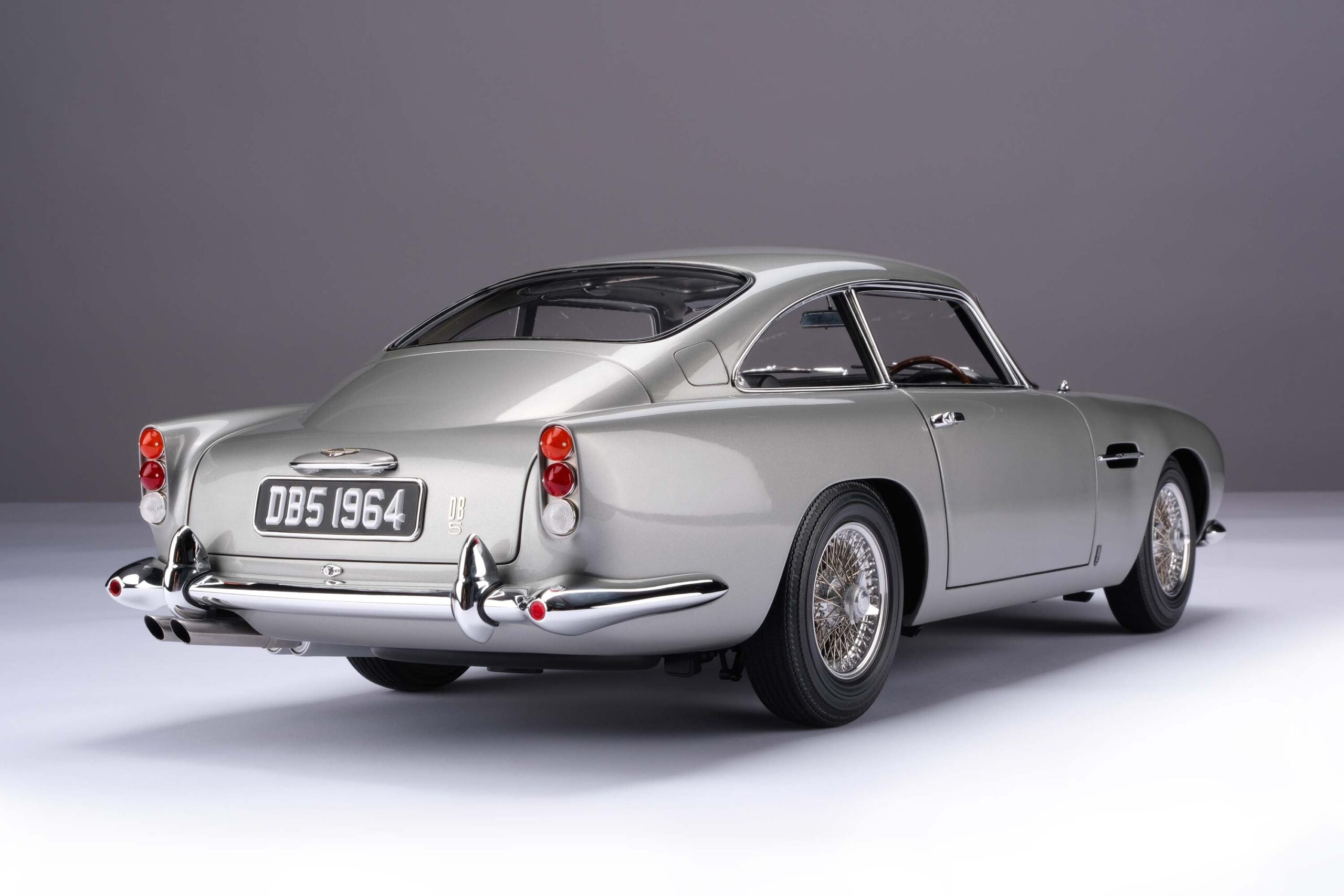 Amalgam Aston Martin DB5 Vantage (1964) - Silber | 1:8 - Image 12