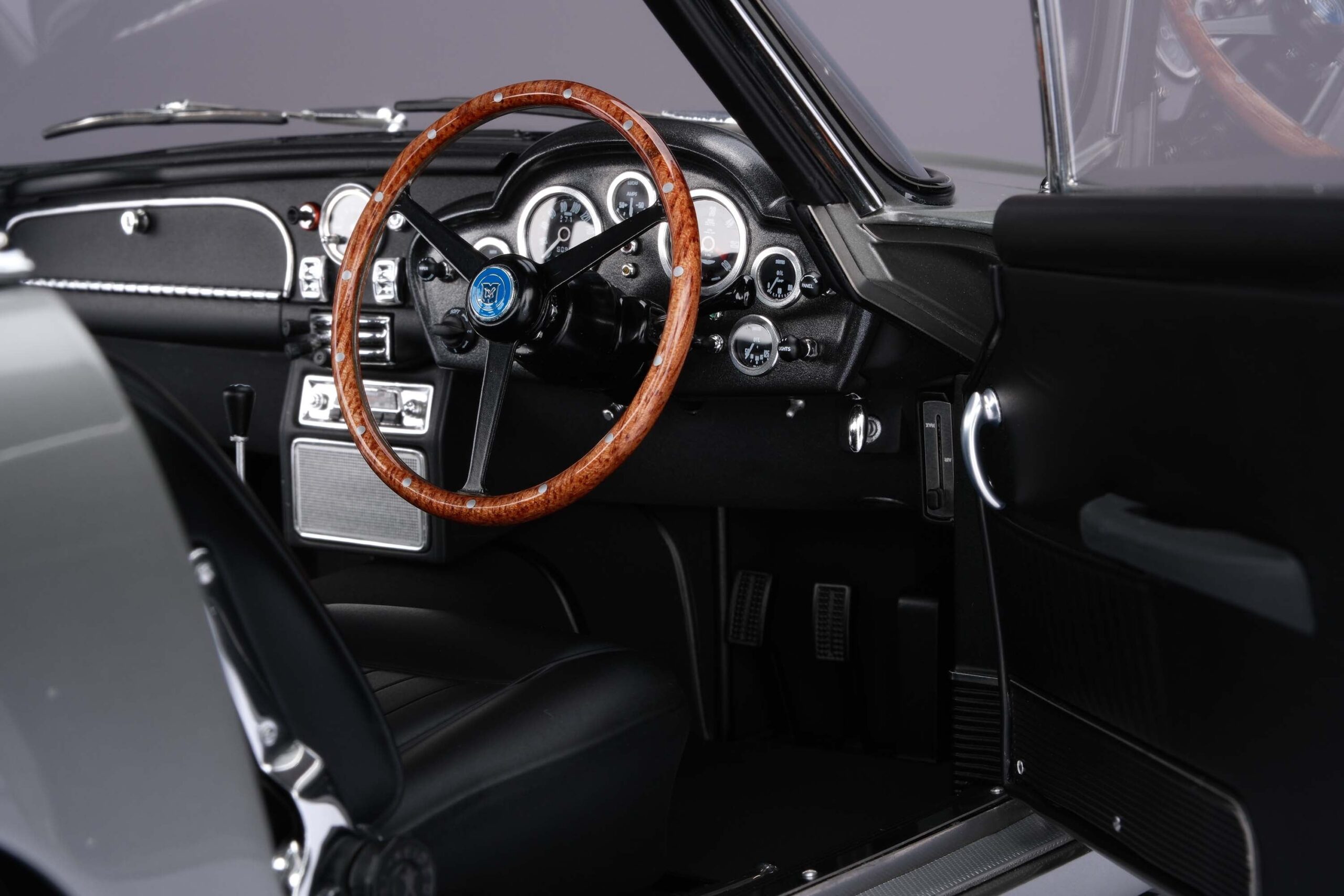 Amalgam Aston Martin DB5 Vantage (1964) - Silber | 1:8 - Image 7
