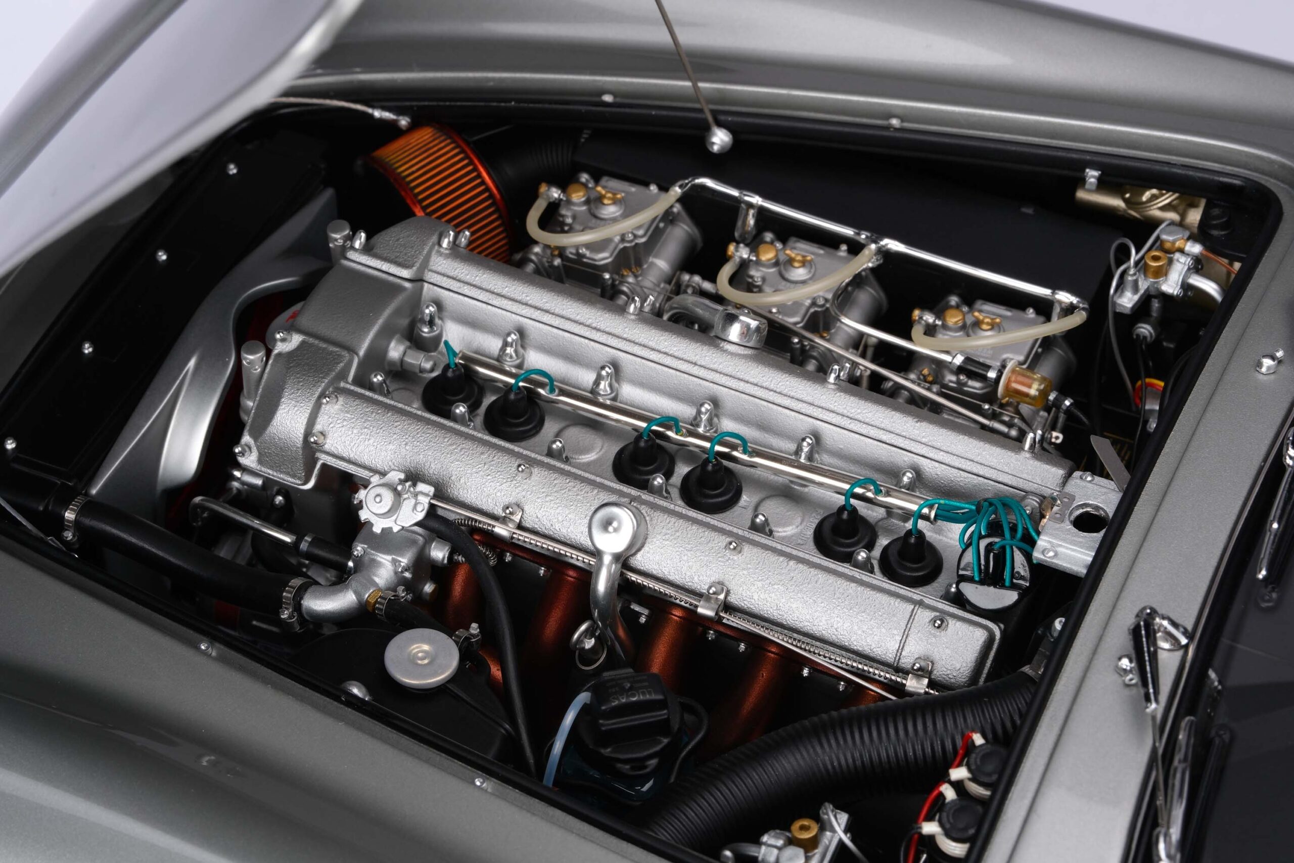 Amalgam Aston Martin DB5 Vantage (1964) - Silber | 1:8 - Image 17