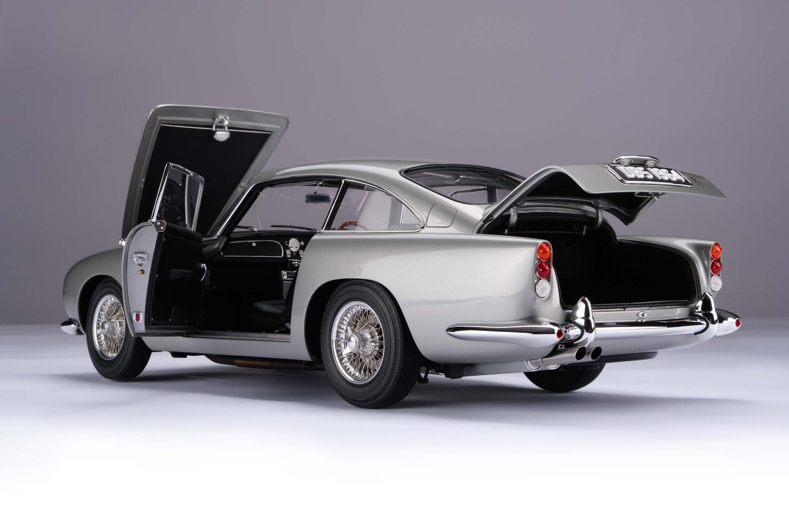 Amalgam Aston Martin DB5 Vantage (1964) - Silber | 1:8 - Image 19