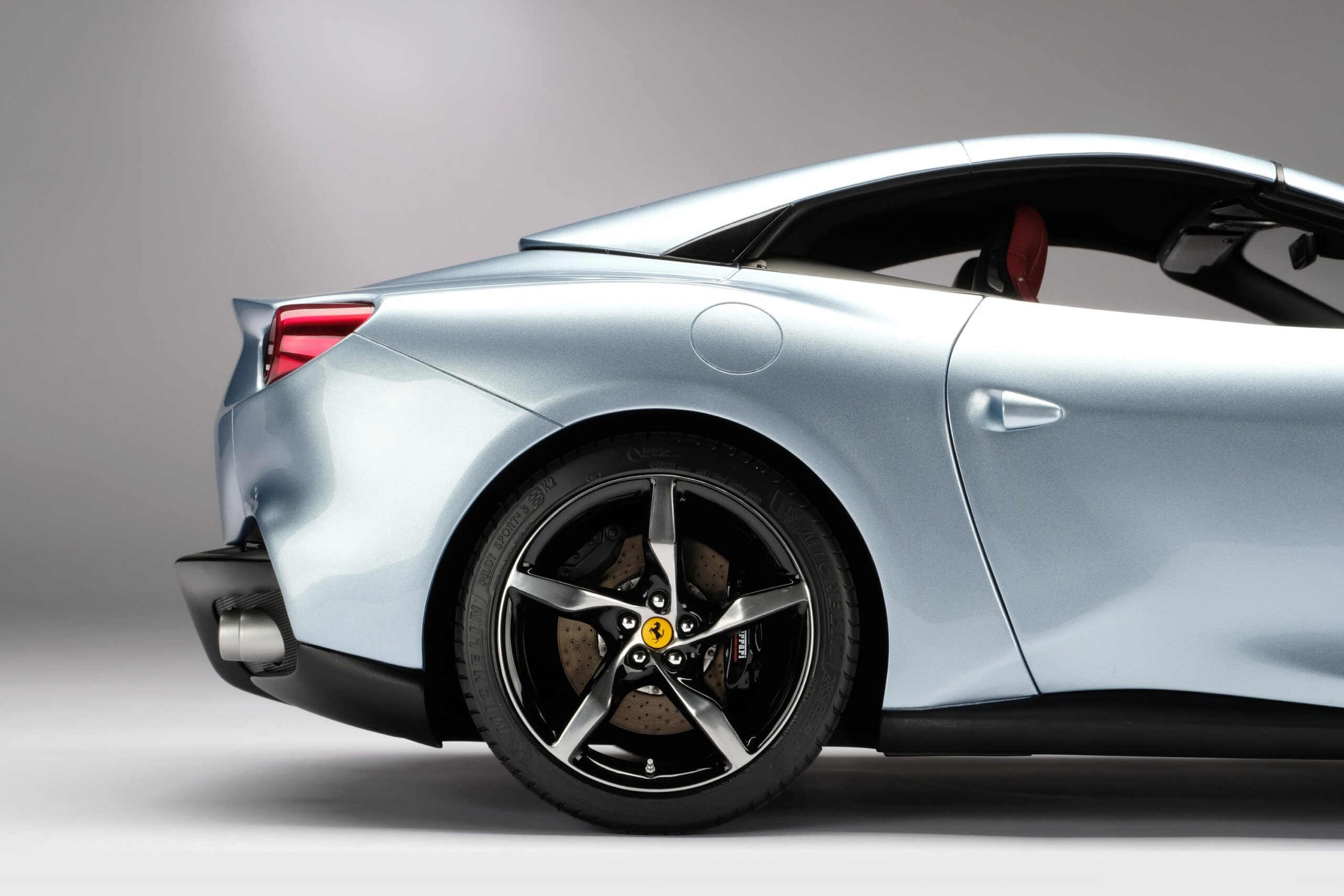 Amalgam Ferrari Portofino M (2020) | 1:8 – Bild 16