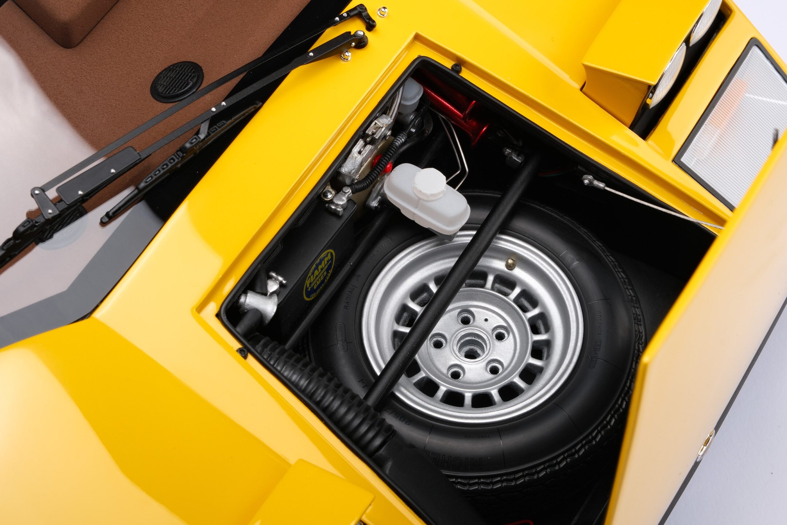 Amalgam Lamborghini Countach LP400 (1974) | 1:8 - Imagen 16