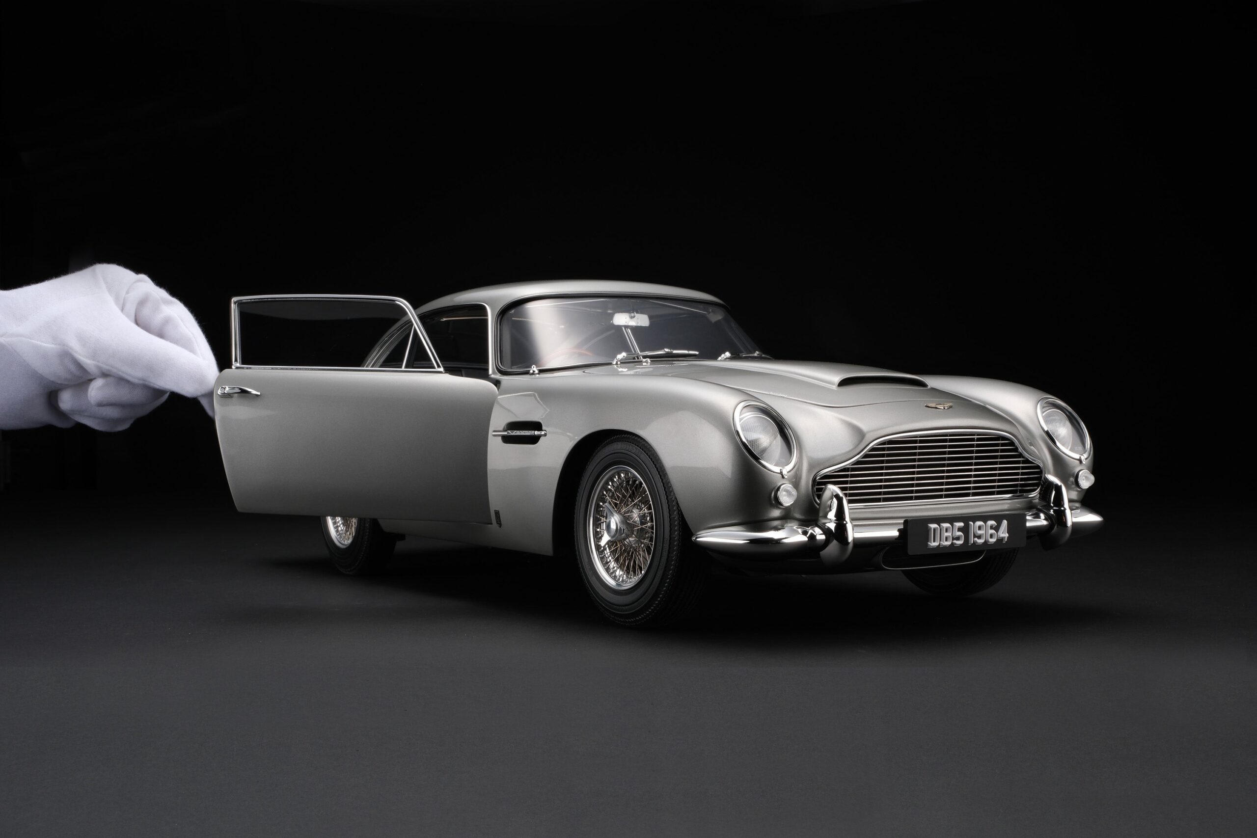 Amalgam Aston Martin DB5 Vantage (1964) - Silber | 1:8 - Image 3