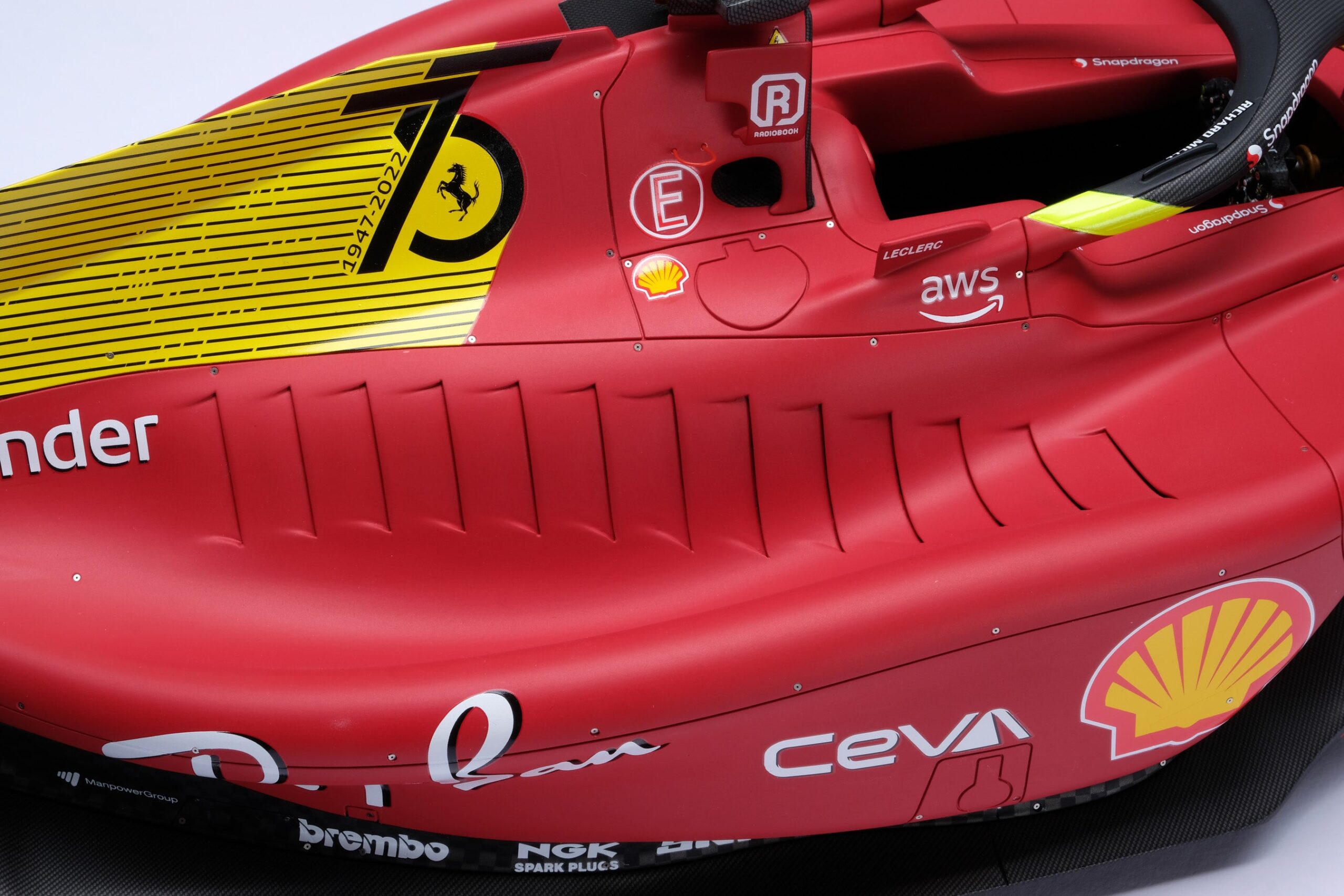Amalgam Ferrari F1-75 2022 Italian Grand Prix - Rot | 1:8 - Image 18