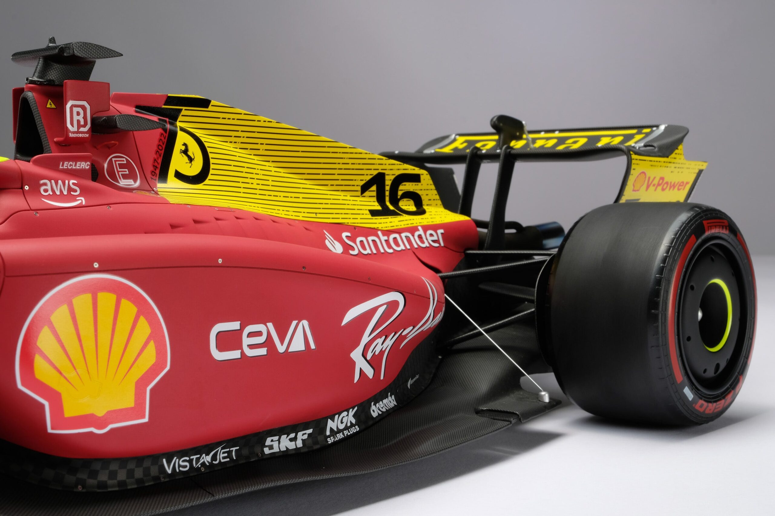 Amalgam Ferrari F1-75 2022 Italian Grand Prix - Rot | 1:8 - Image 12