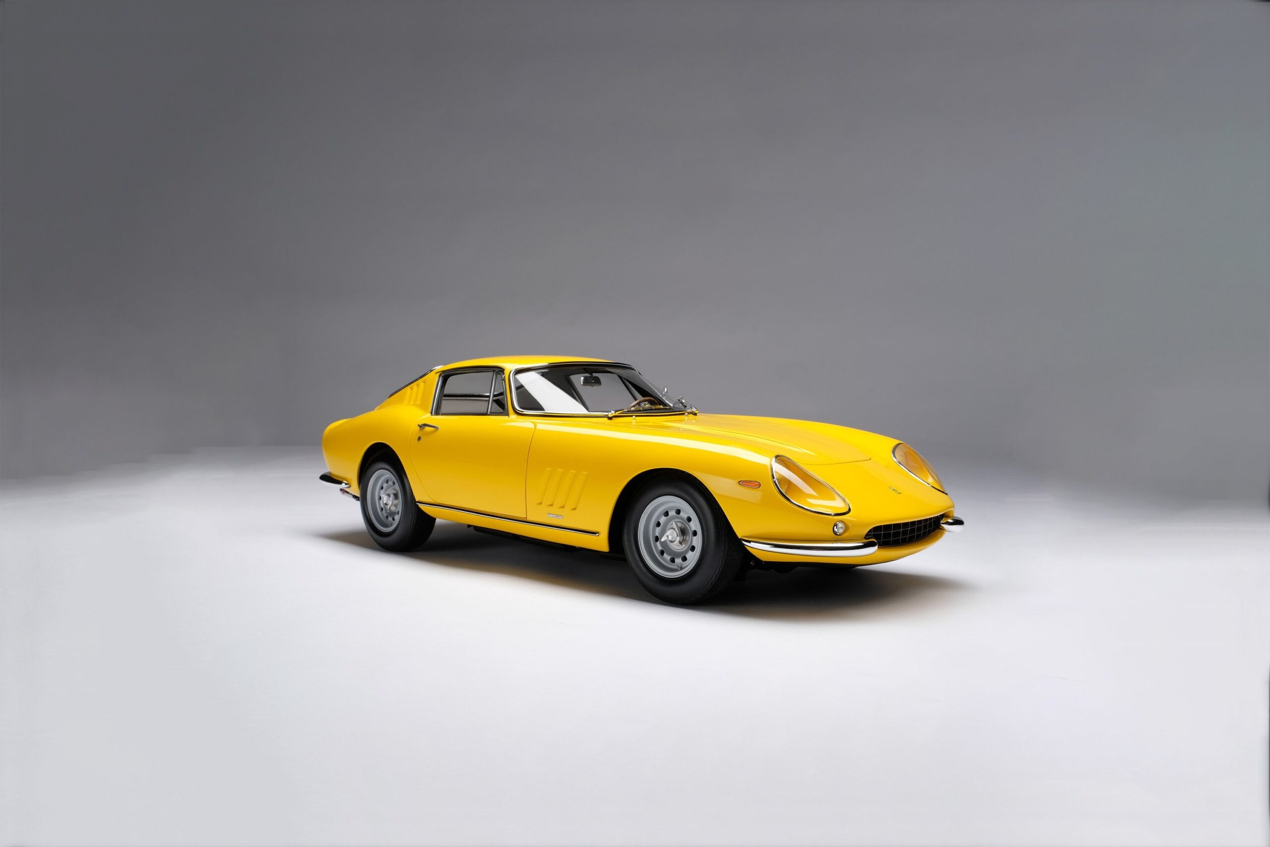 Amalgam Ferrari 275 GTB/4 Paris Motor Show 1966 - Gelb | 1:8 - 画像2