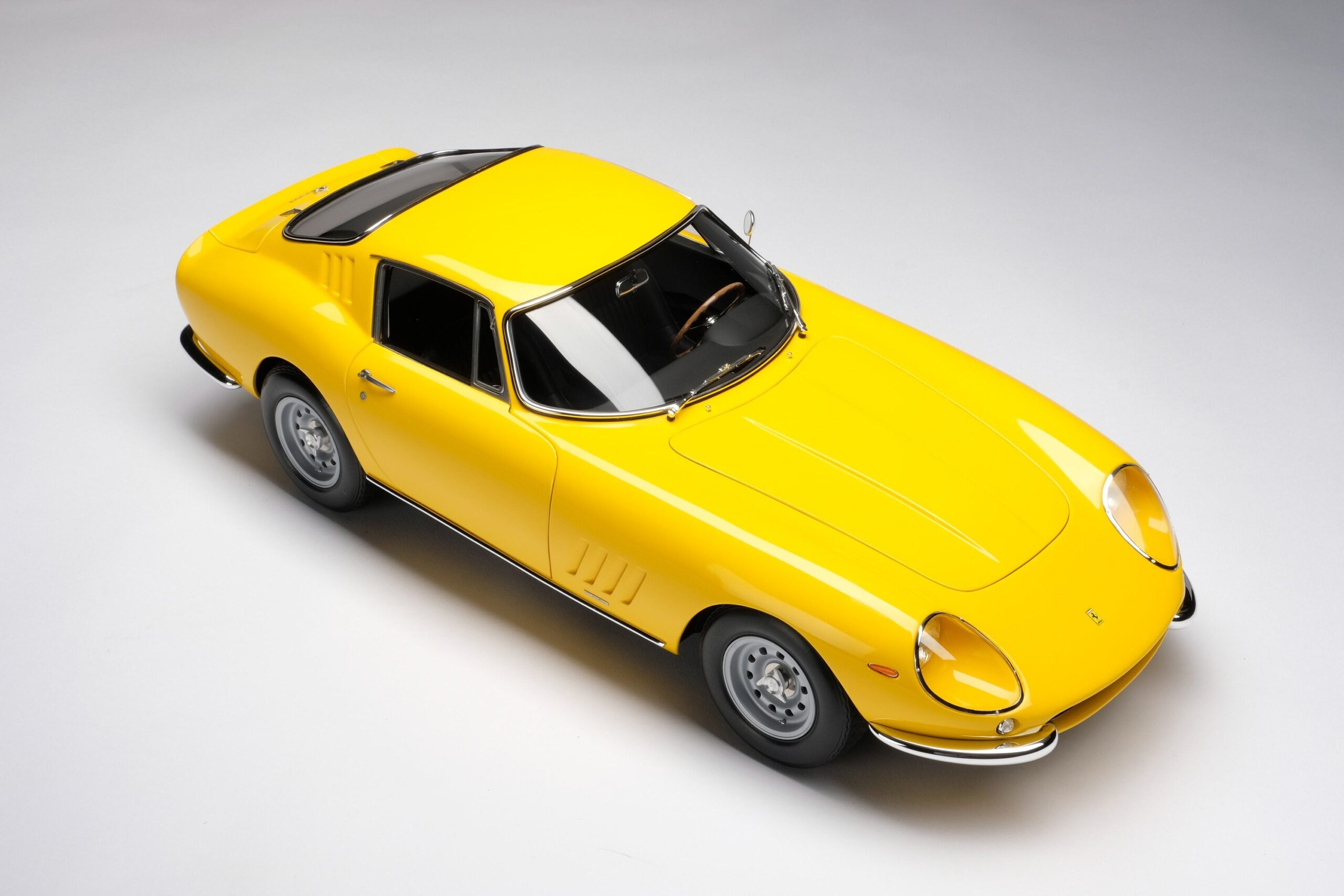 Amalgam Ferrari 275 GTB/4 Paris Motor Show 1966 - Gelb | 1:8 - 画像13