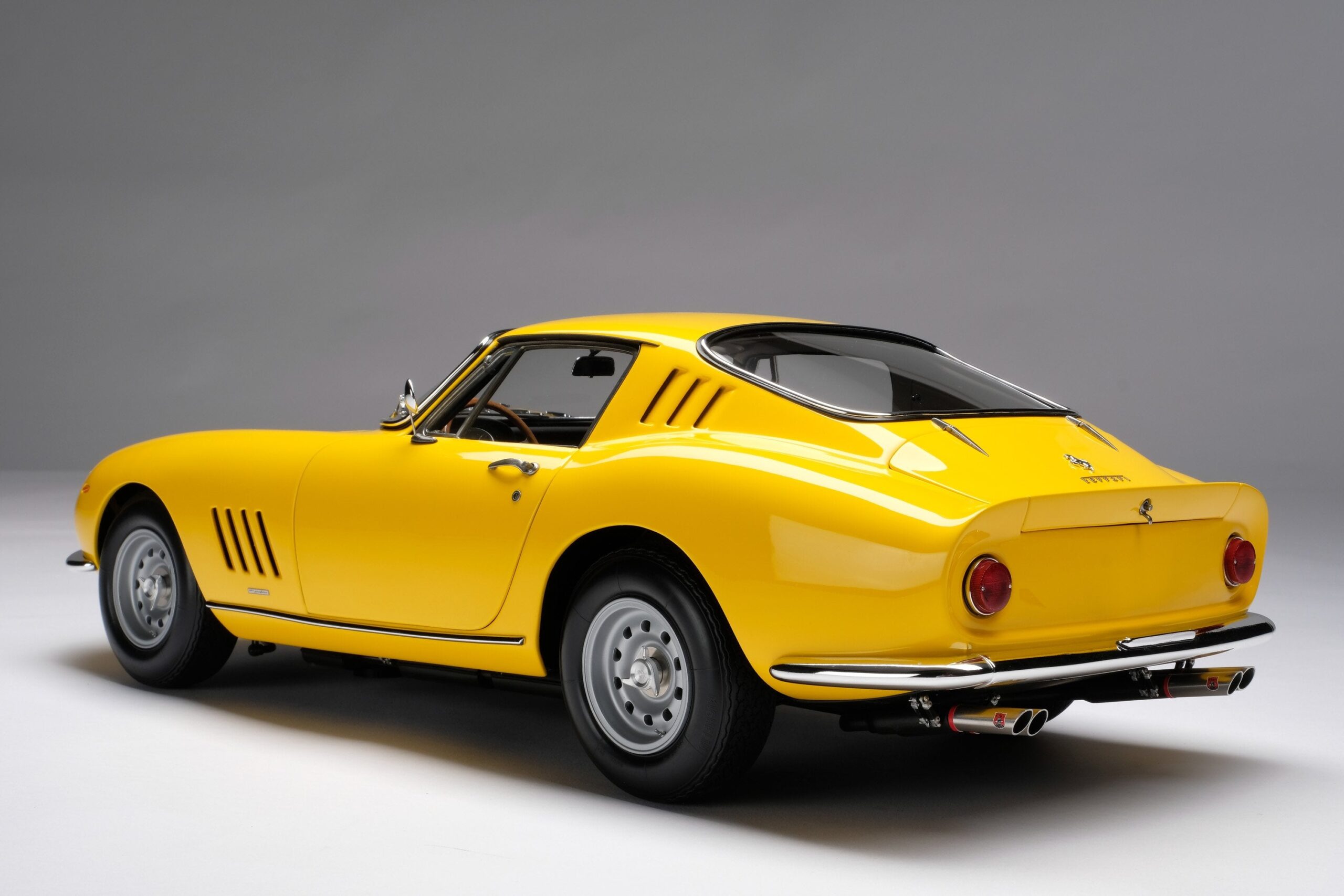 Amalgam Ferrari 275 GTB/4 Paris Motor Show 1966 - Gelb | 1:8 - 画像12