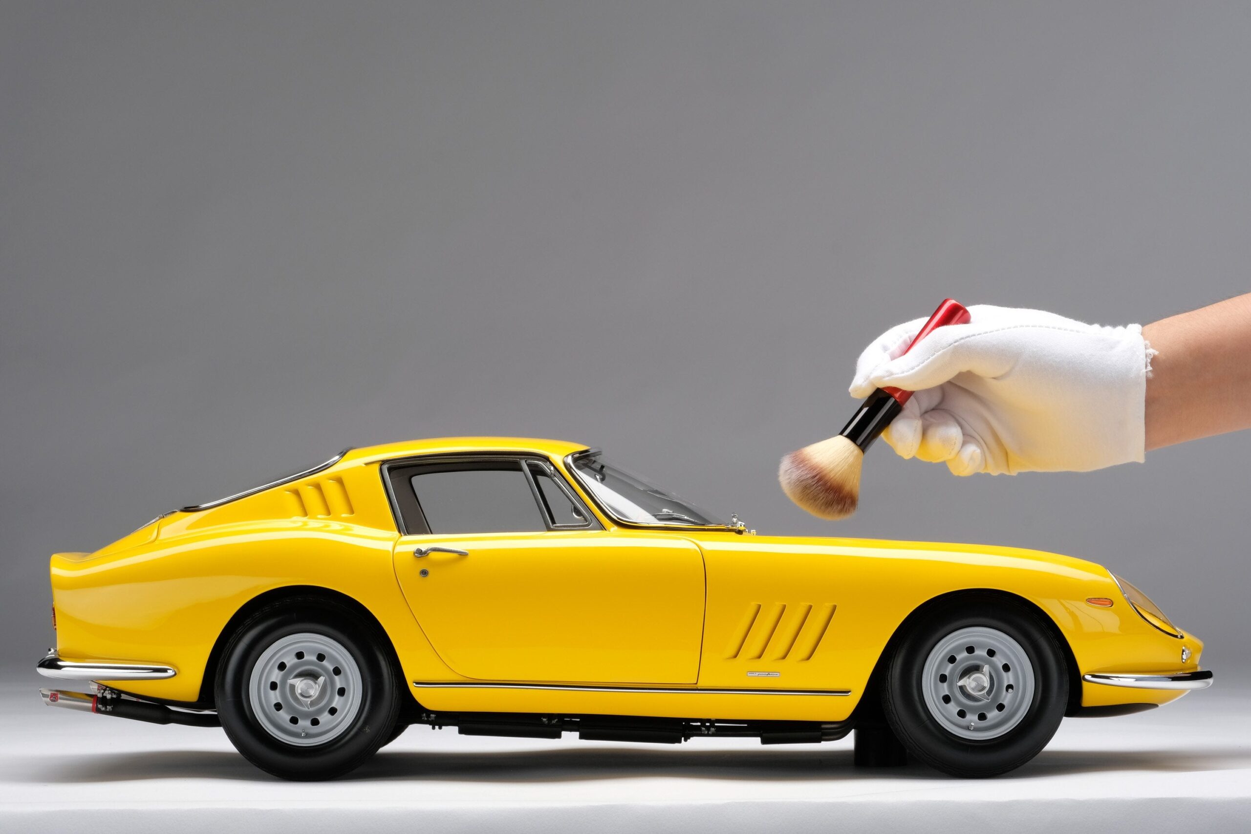 Amalgam Ferrari 275 GTB/4 Paris Motor Show 1966 - Gelb | 1:8 - 画像3