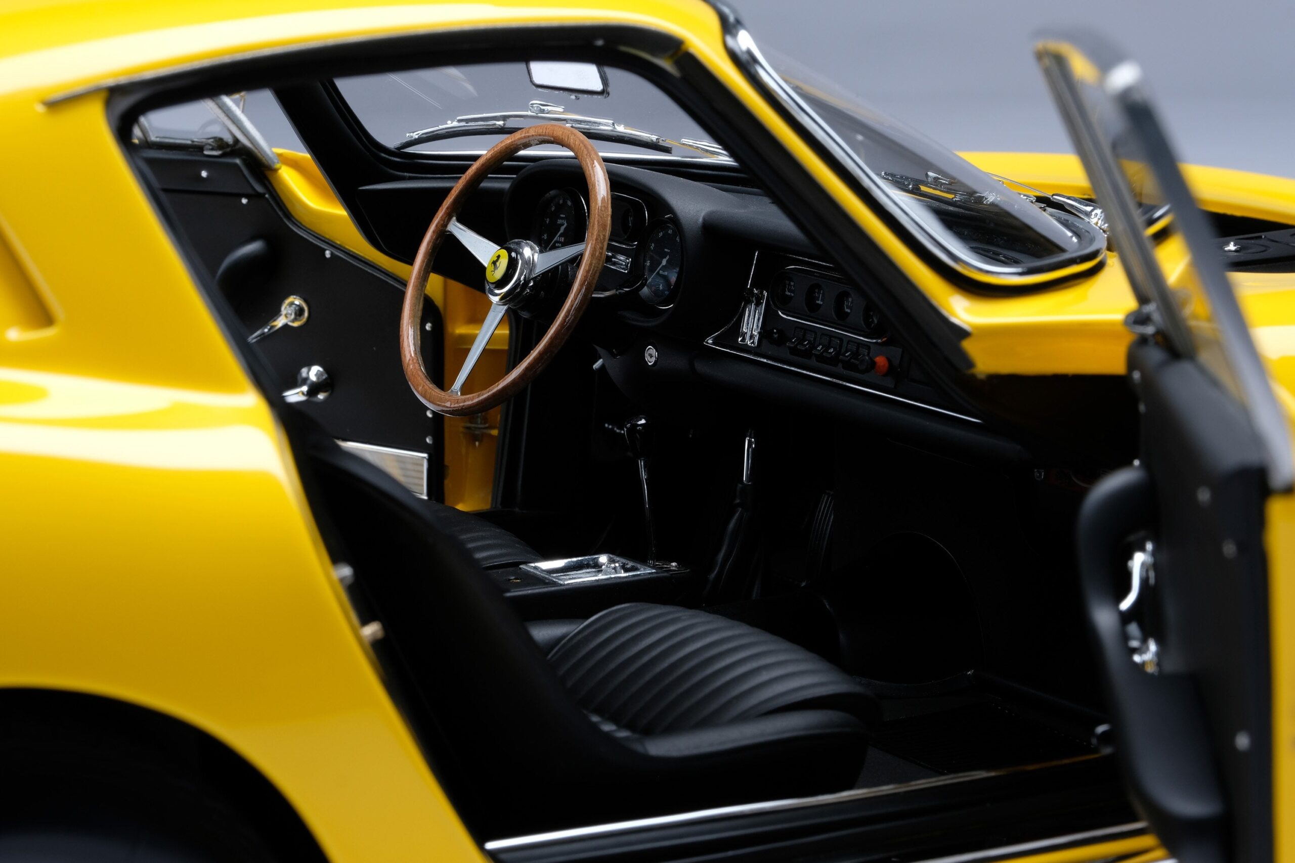 Amalgam Ferrari 275 GTB/4 Paris Motor Show 1966 - Gelb | 1:8 - 画像18