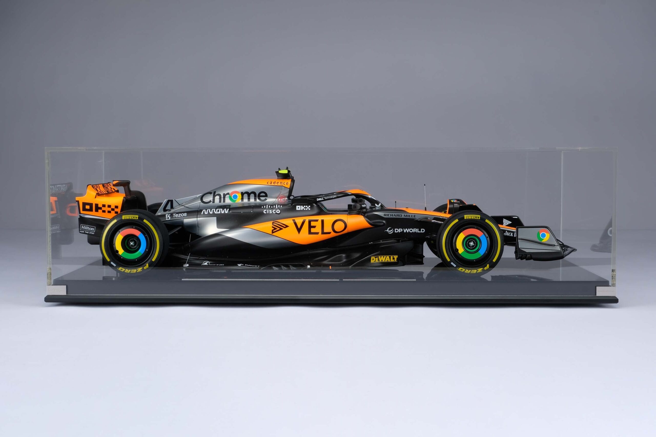 Amalgam McLaren MCL60 2023 United Kingdom Grand Prix - Chrom | 1:8 - Image 18