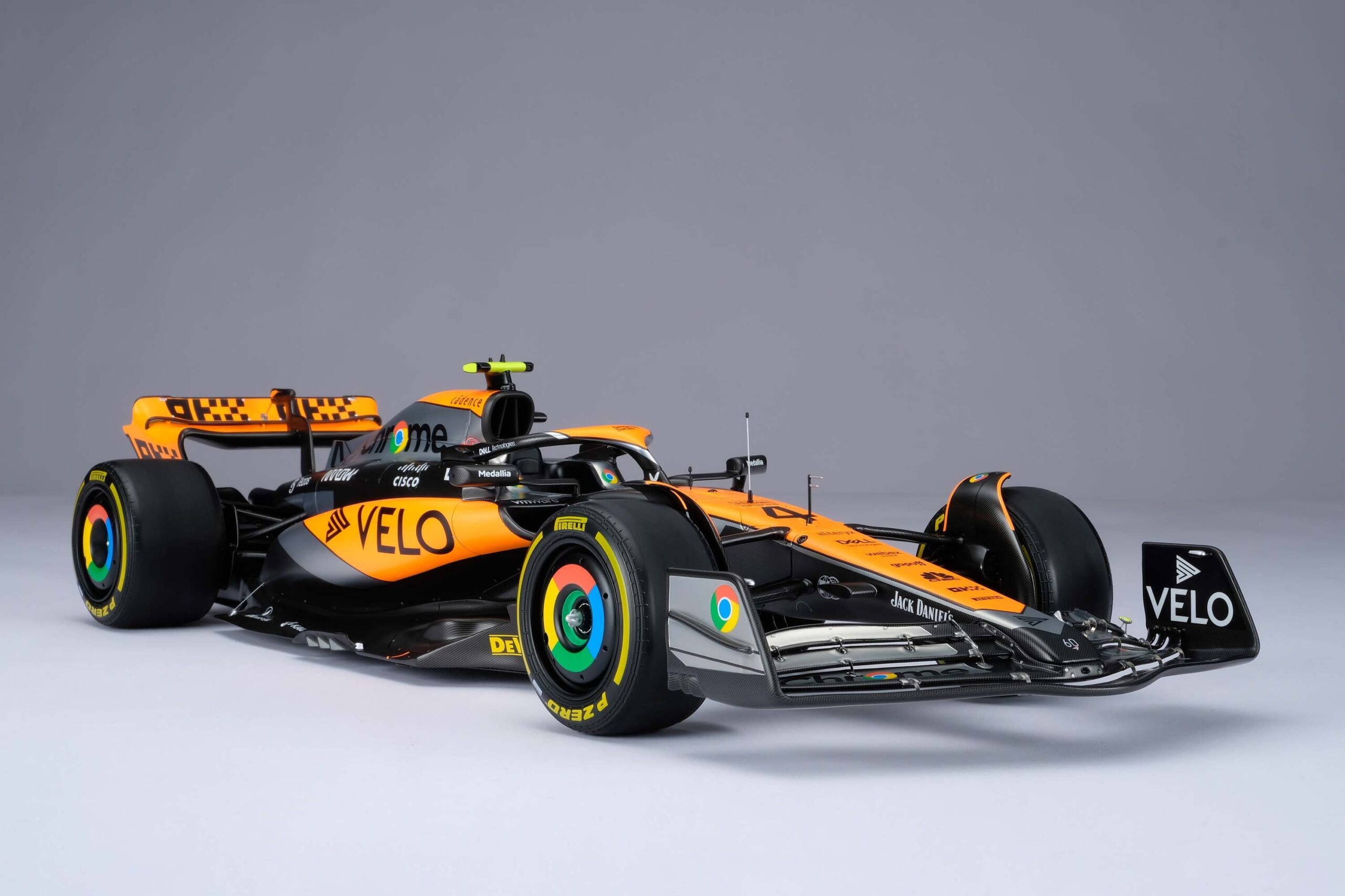 Amalgam McLaren MCL60 2023 United Kingdom Grand Prix - Chrom | 1:8 - Image 5