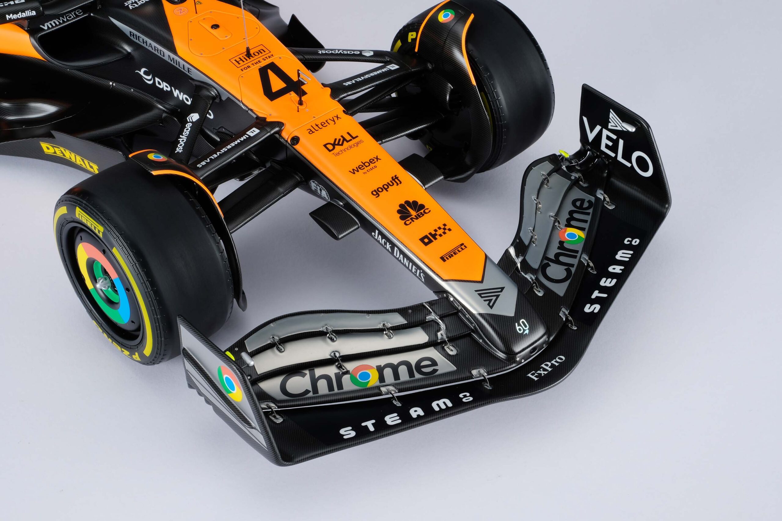 Amalgam McLaren MCL60 2023 United Kingdom Grand Prix - Chrom | 1:8 - Image 22
