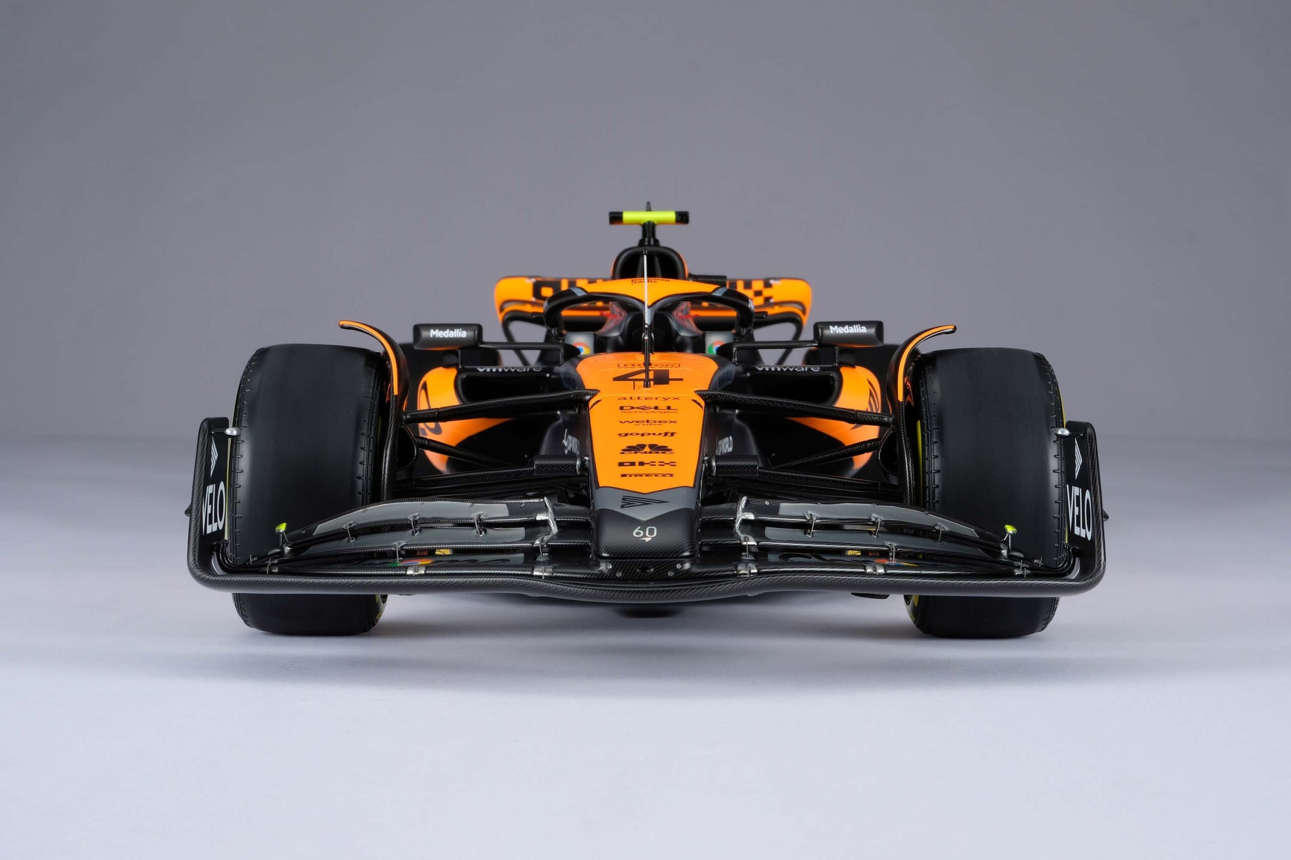 Amalgam McLaren MCL60 2023 United Kingdom Grand Prix - Chrom | 1:8 - Image 12