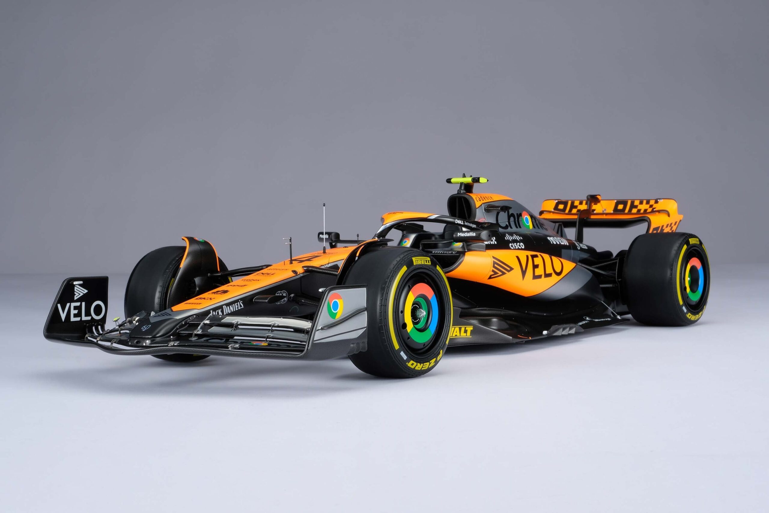 Amalgam McLaren MCL60 2023 United Kingdom Grand Prix - Chrom | 1:8 - Image 11