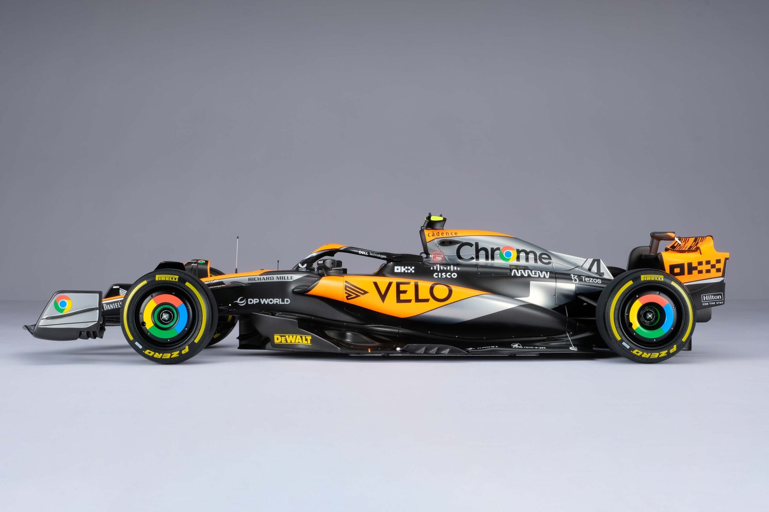Amalgam McLaren MCL60 2023 United Kingdom Grand Prix - Chrom | 1:8 - Image 10