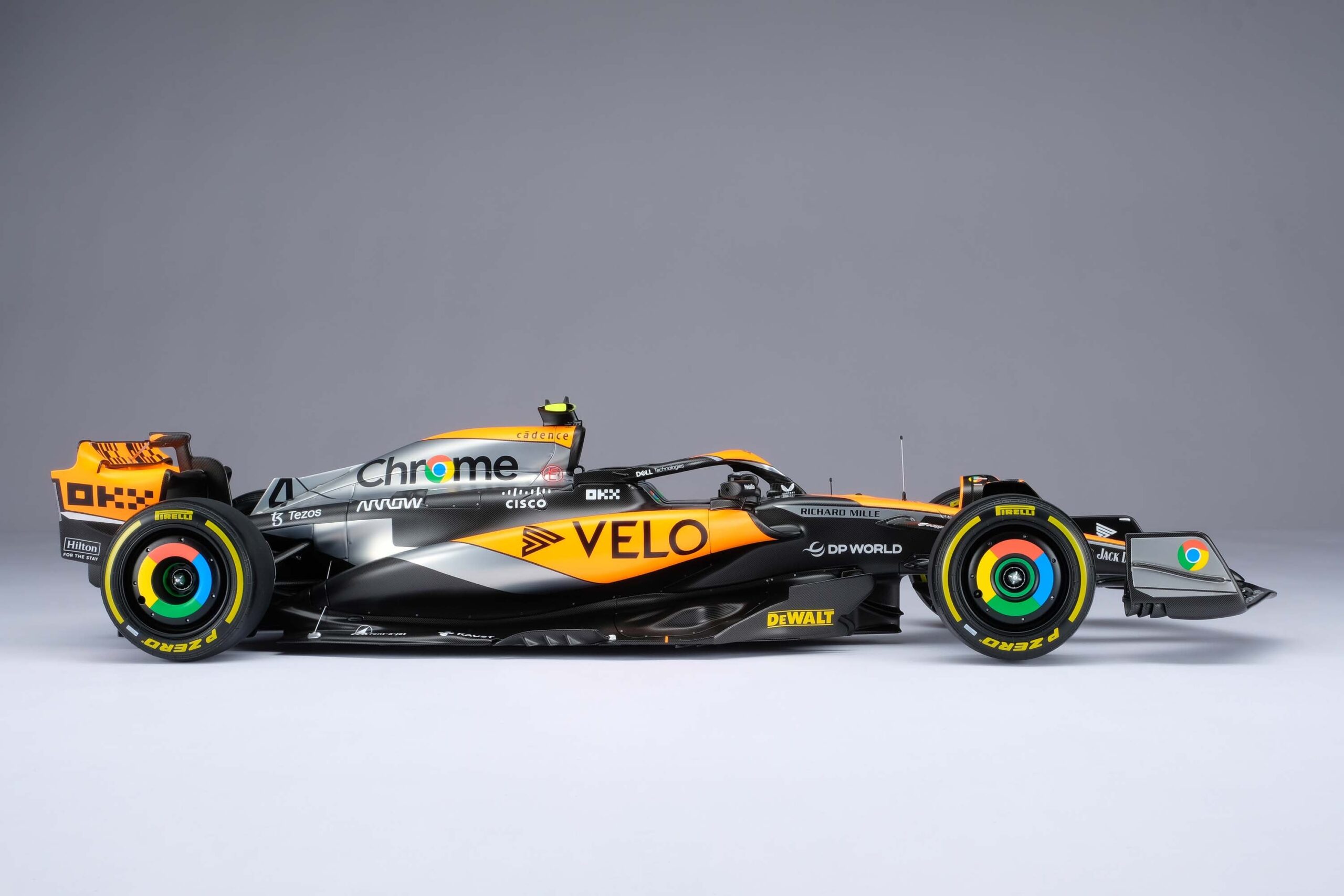 Amalgam McLaren MCL60 2023 United Kingdom Grand Prix - Chrom | 1:8 - Image 6