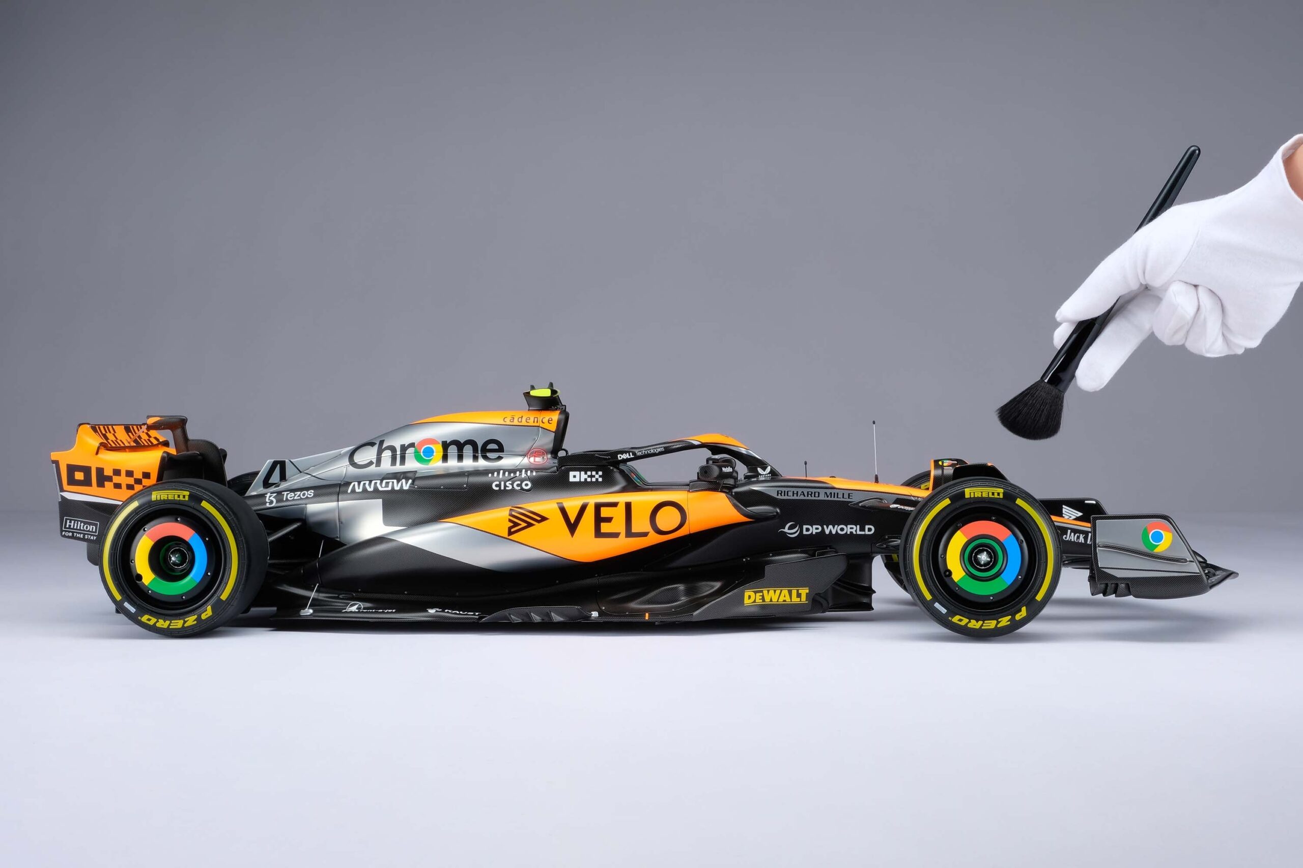 Amalgam McLaren MCL60 2023 United Kingdom Grand Prix - Chrom | 1:8 - Image 4