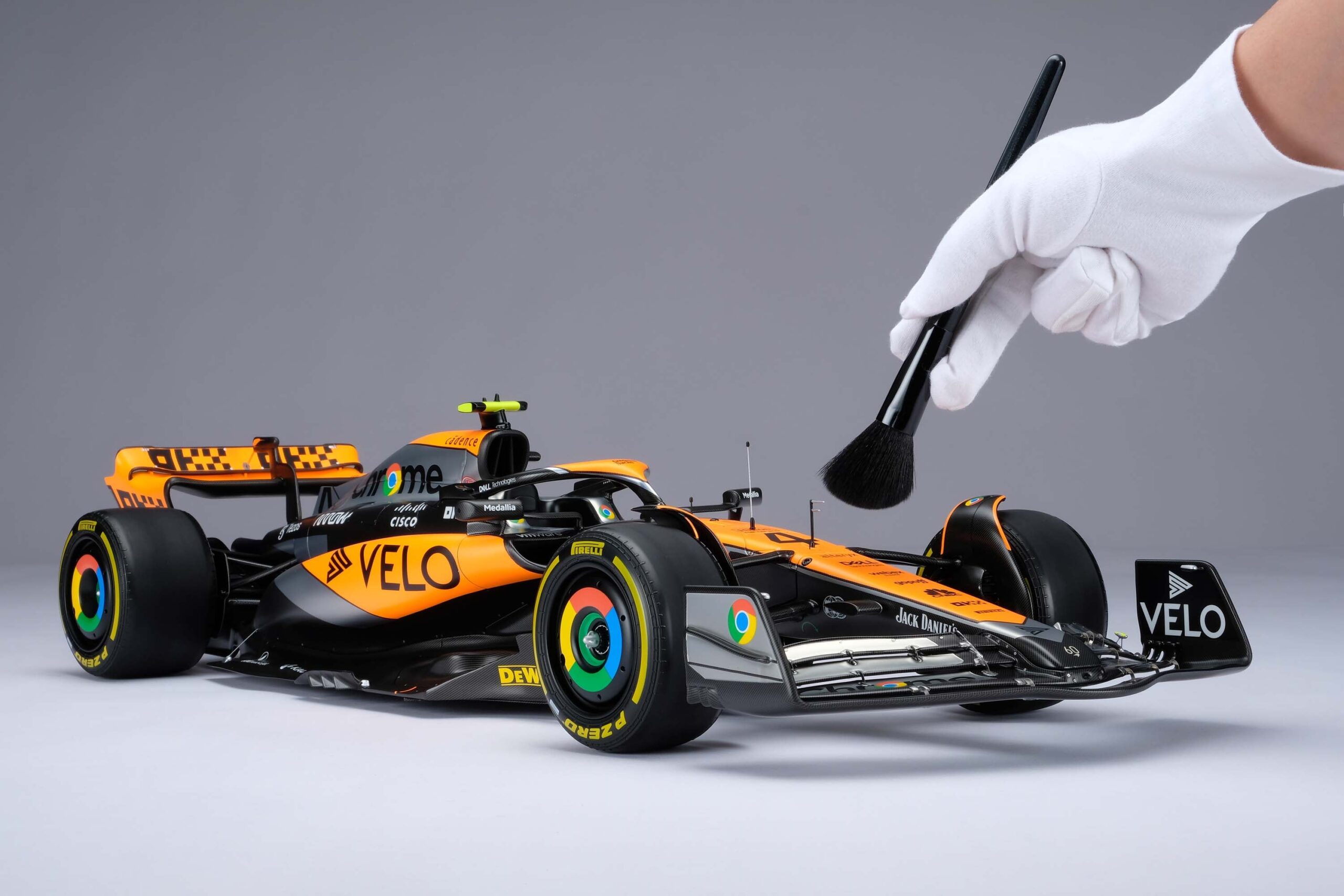 Amalgam McLaren MCL60 2023 United Kingdom Grand Prix - Chrom | 1:8 - Image 17